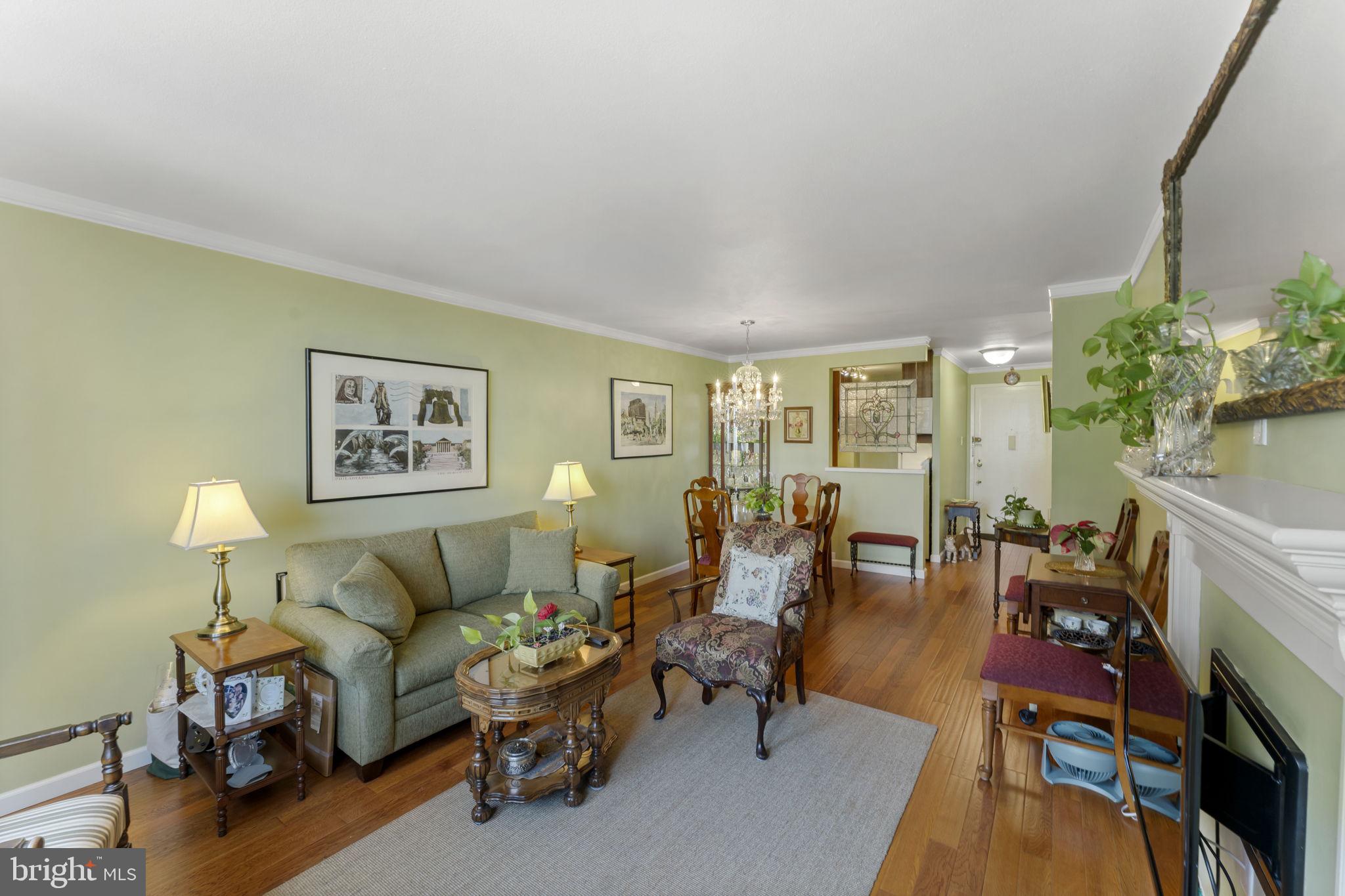 LOGAN SQUARE - Residential