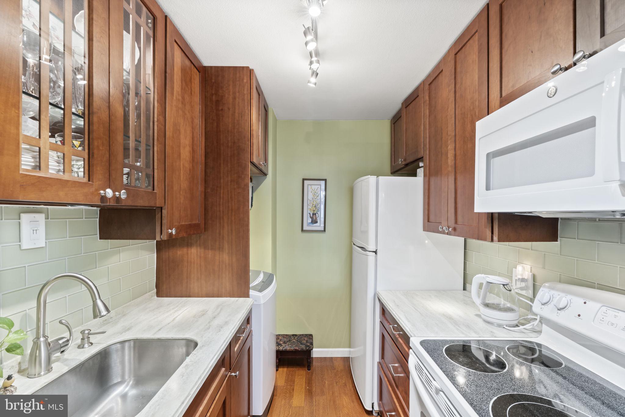 LOGAN SQUARE - Residential