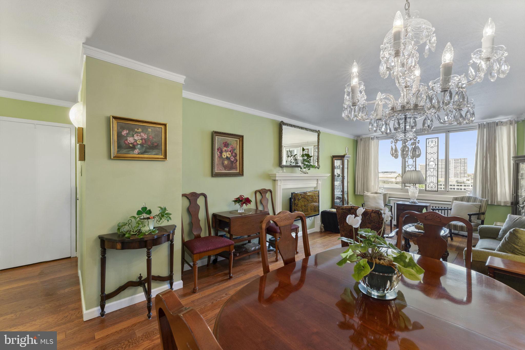 LOGAN SQUARE - Residential