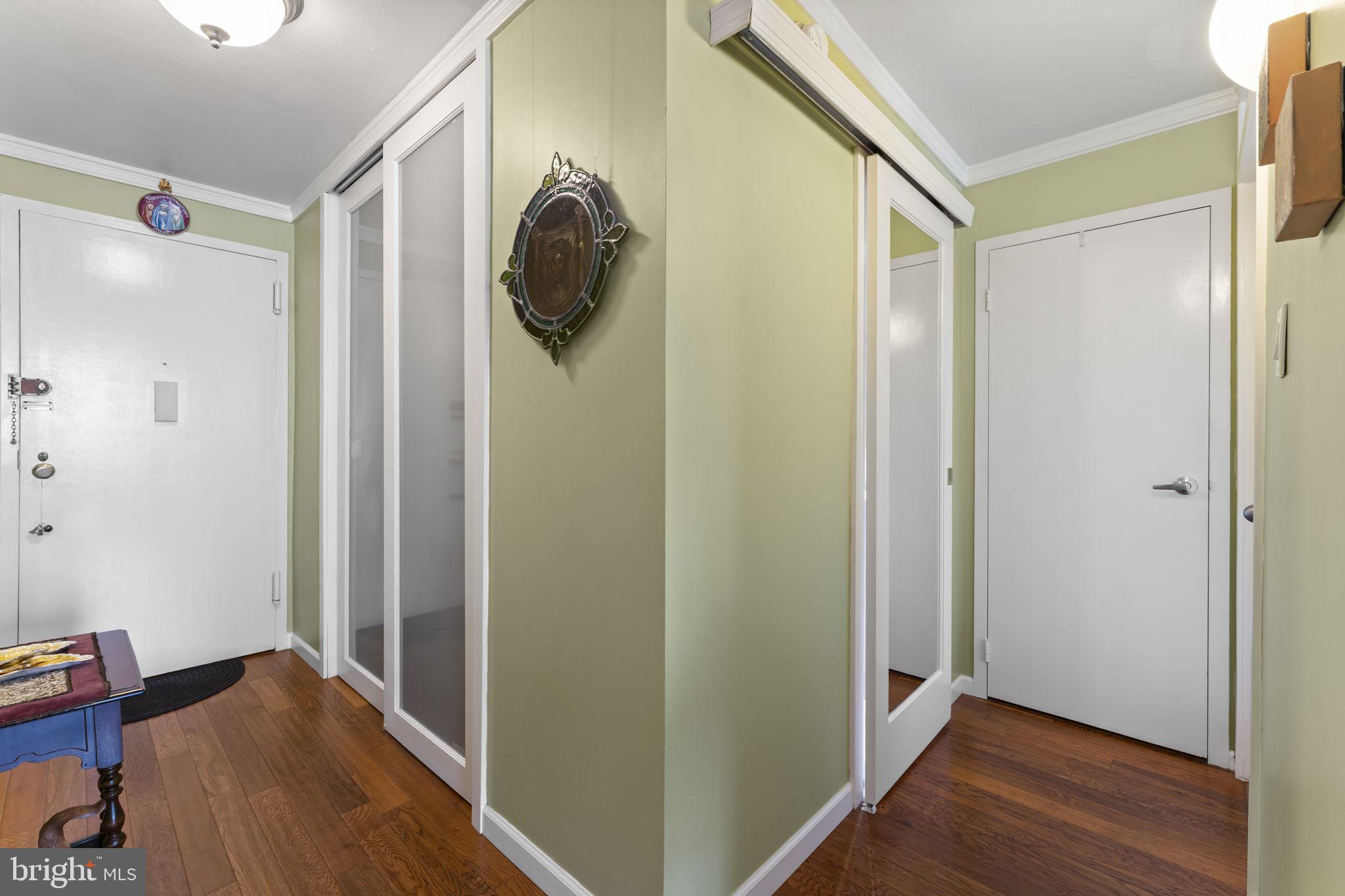 LOGAN SQUARE - Residential
