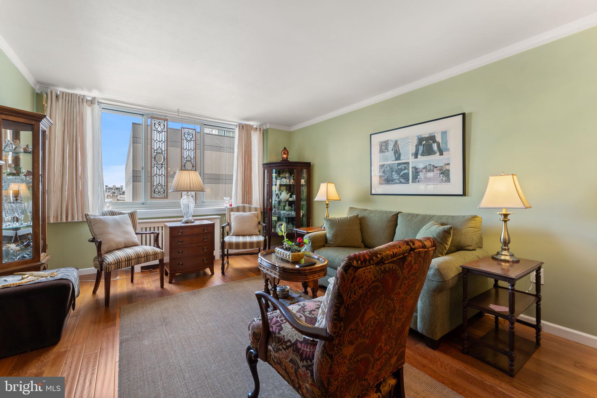 LOGAN SQUARE - Residential