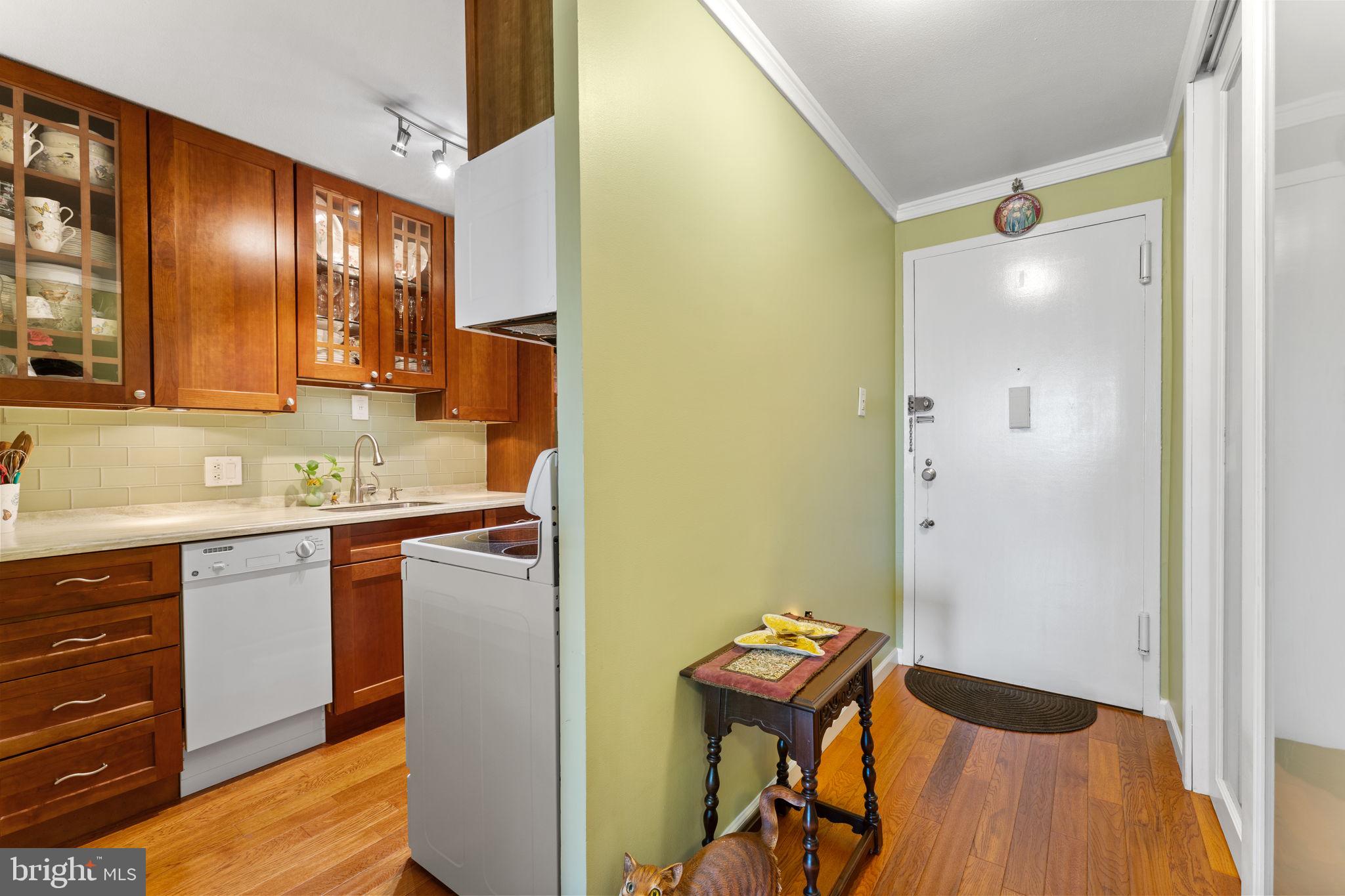 LOGAN SQUARE - Residential