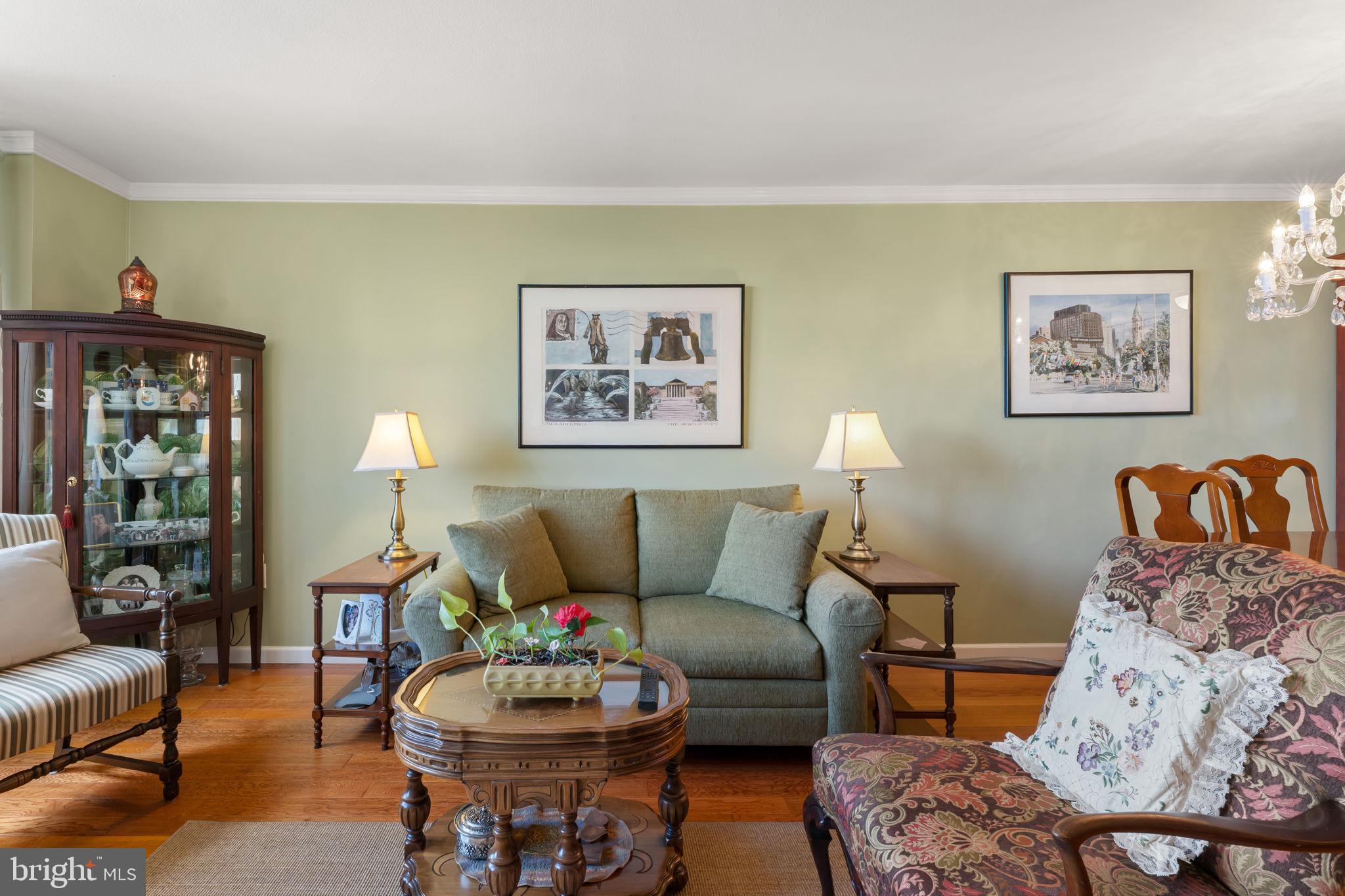LOGAN SQUARE - Residential