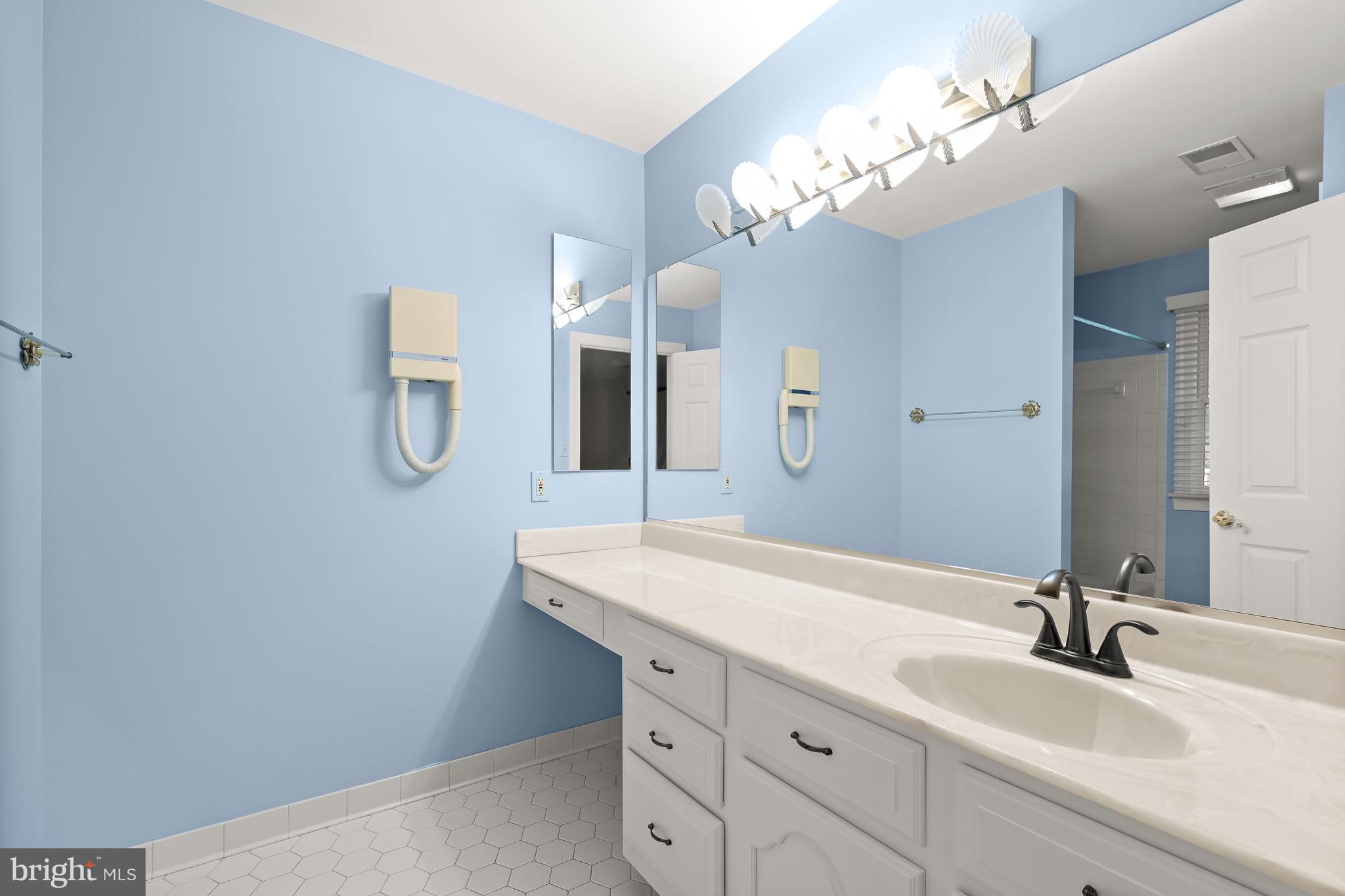 TWELVE HILLS - Residential