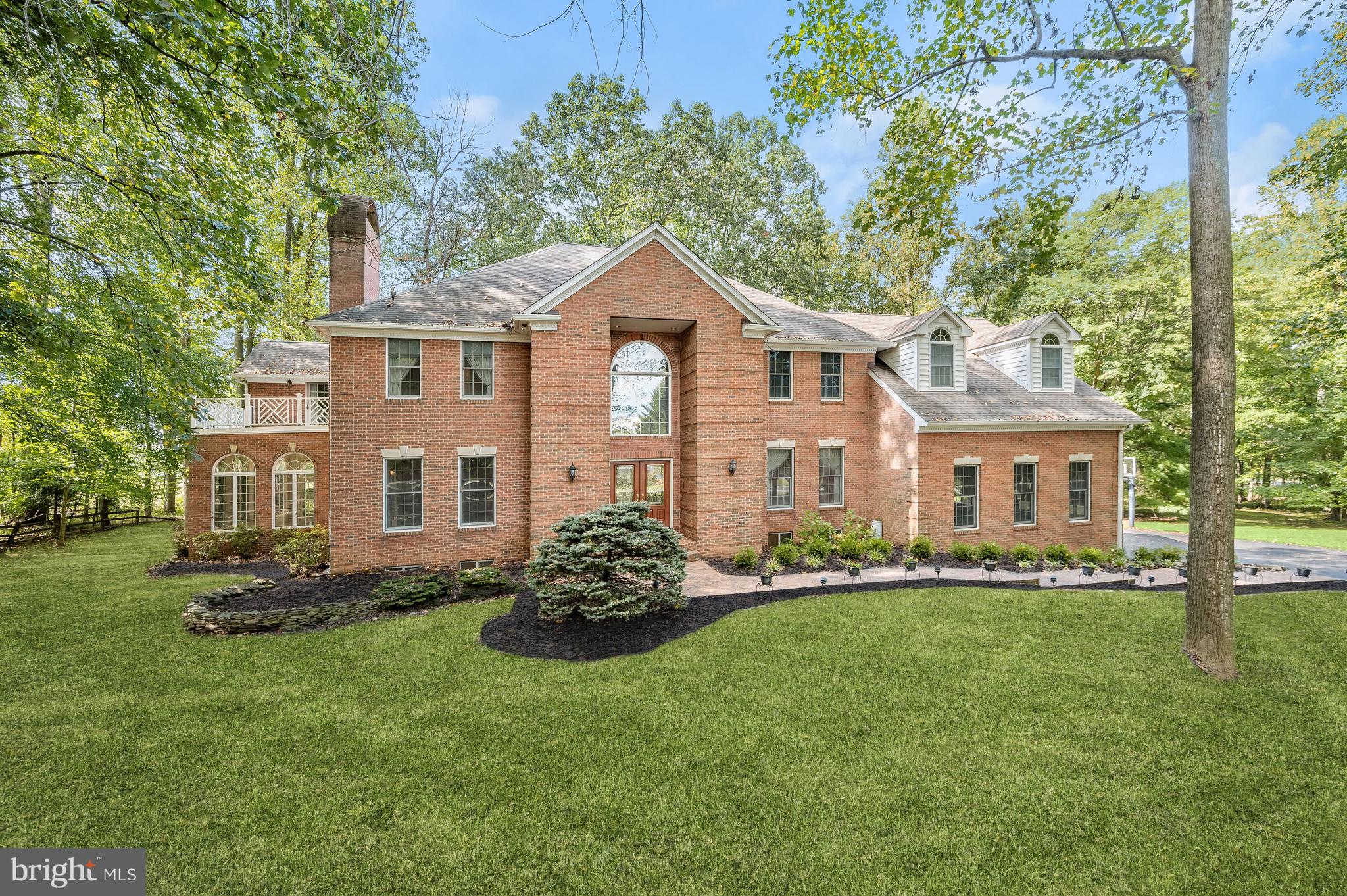 TWELVE HILLS - Residential
