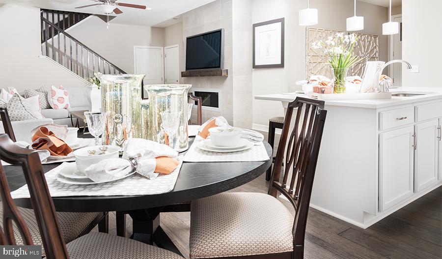 SEASONS AT MIDDLETOWN PLACE - Residential
