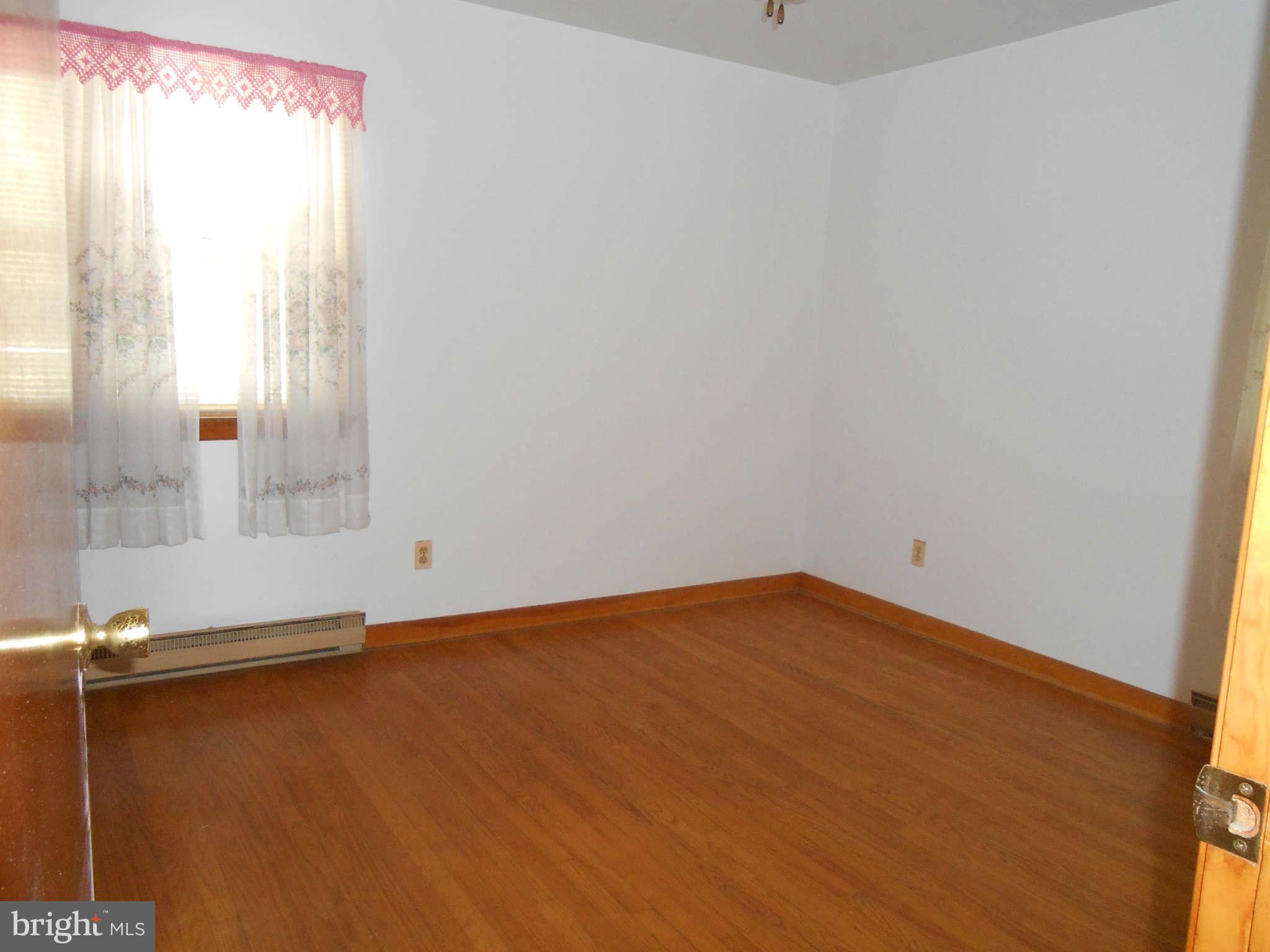 HALF PONE POINT - Residential Lease