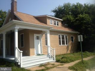 CUTE! CUTE! CUTE!  You must see this completely newly renovated 3 BR, 1.5 BA home in down town historic Fredericksburg. New everything, hardwood floors through out except, kitchen & baths they have ceramic tile, kitchen has 42" white cabinets, stainless steel appliance, cooktop, microwave. Main floor has 2 BR's & a full bath, top floor has 1 BR, half bath & loft area.  Pets case by case.