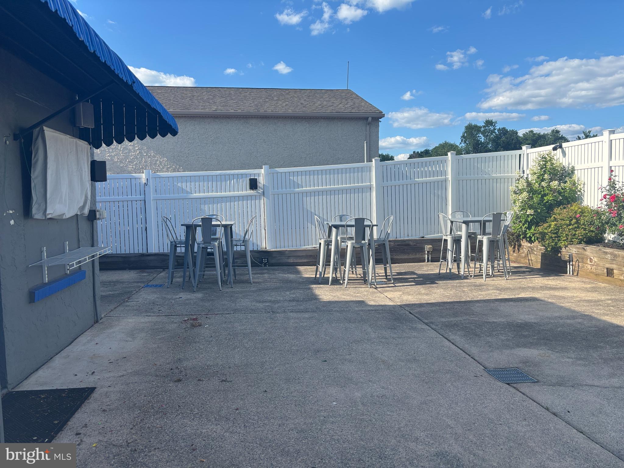 SPEEDWAY - Commercial Sale