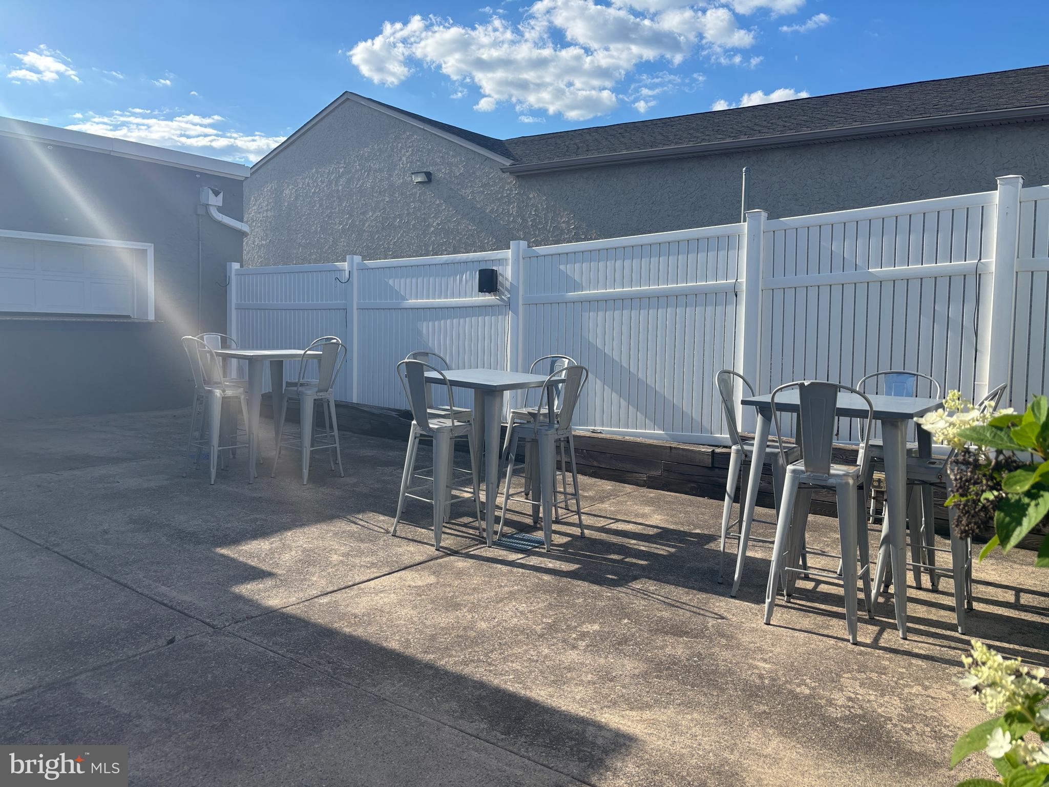SPEEDWAY - Commercial Sale