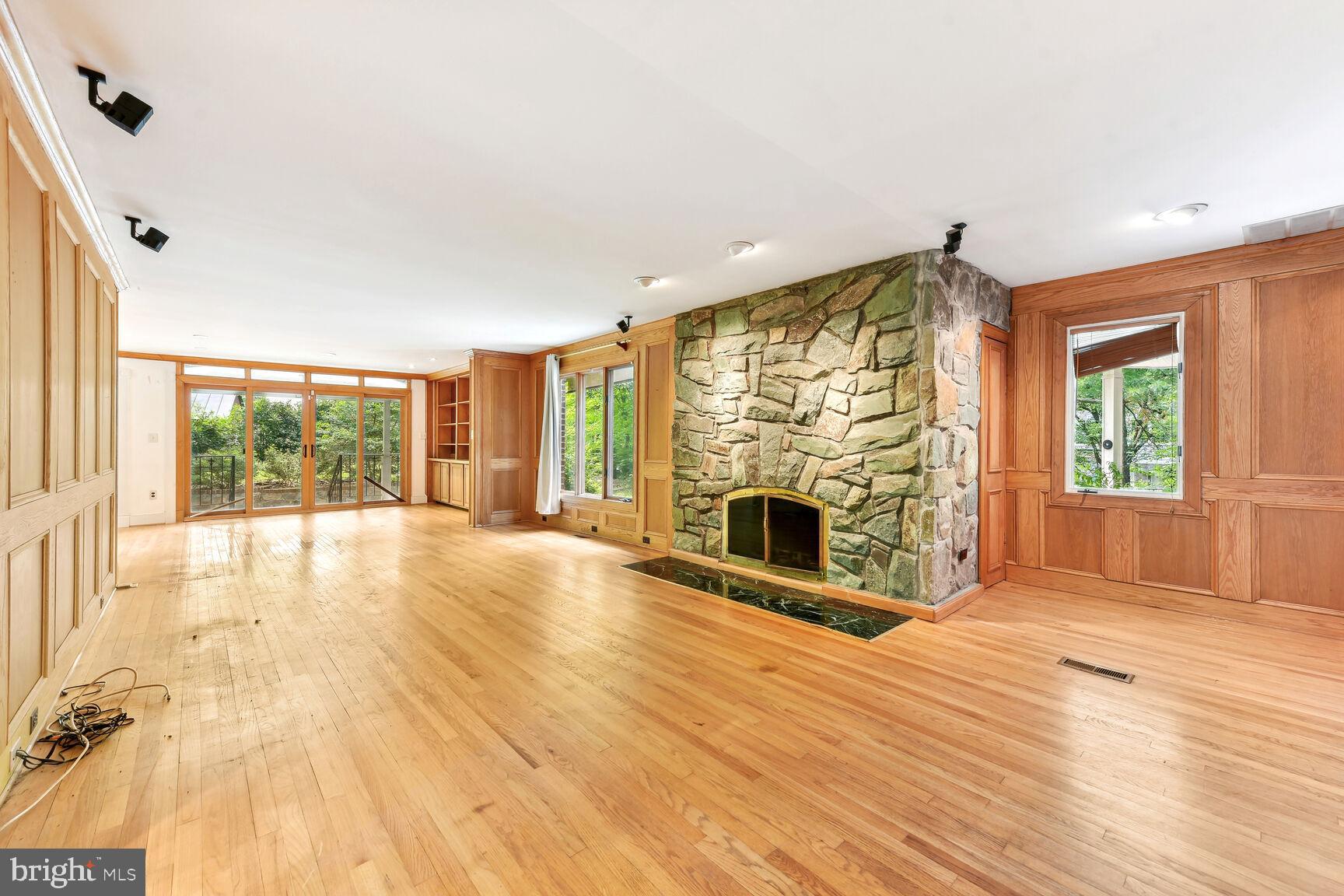 EAGLE ROCK - Residential