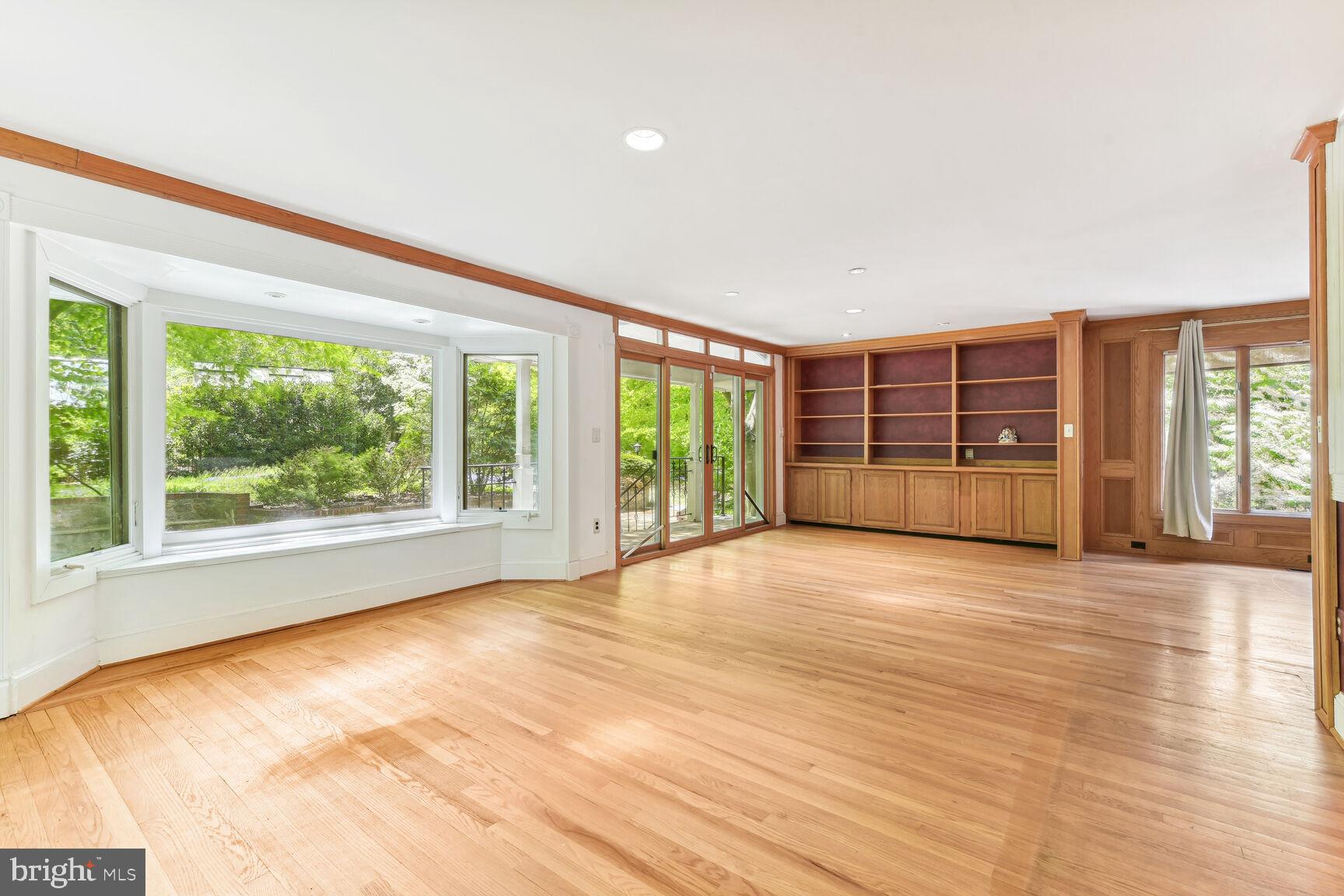 EAGLE ROCK - Residential