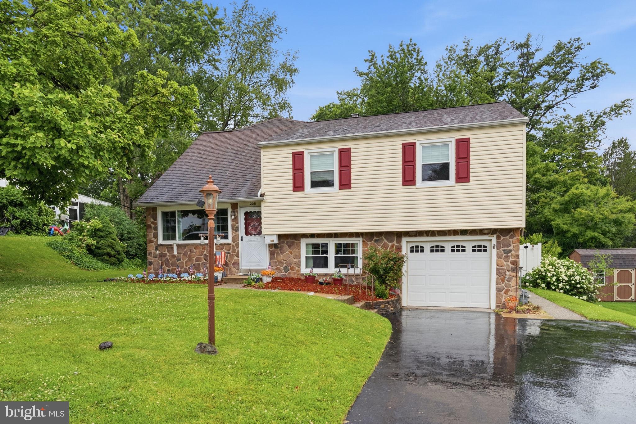 LOWELL HILLS - Residential