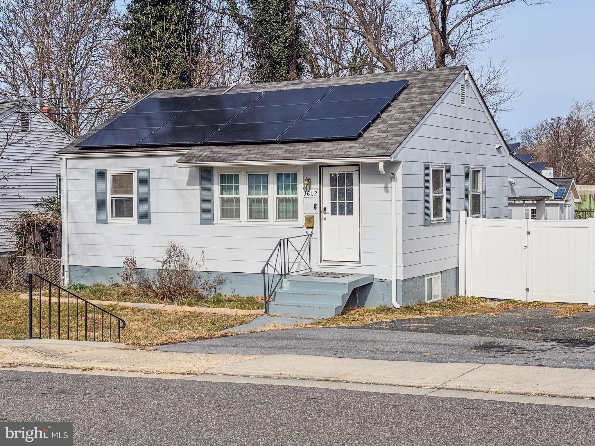 Cute single family house with a driveway and awesome yard. 2 Beds and 1 full bath on main level, additional 2 beds and 1 full bath on lower level.