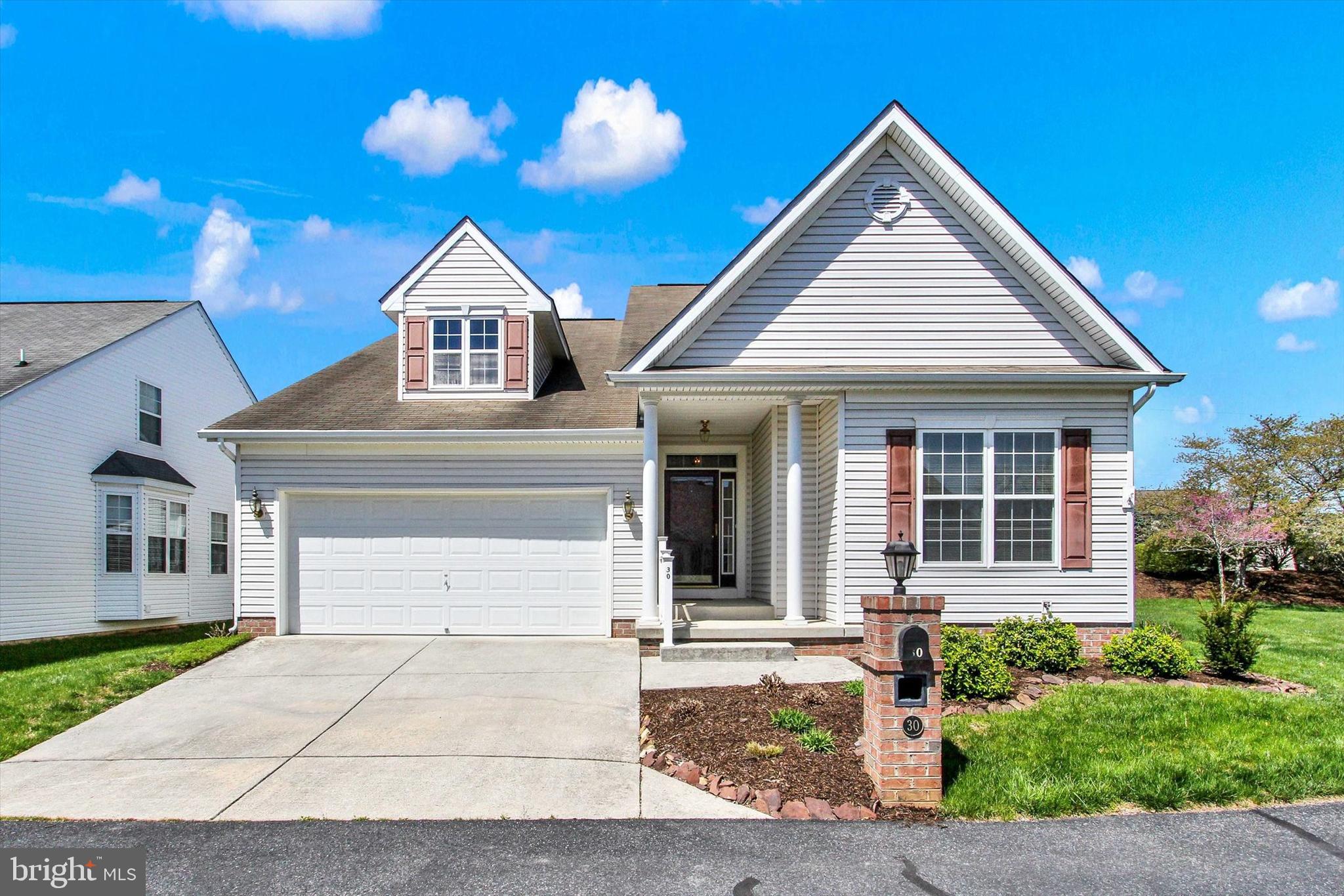 CAMELOT SQUARE - Residential