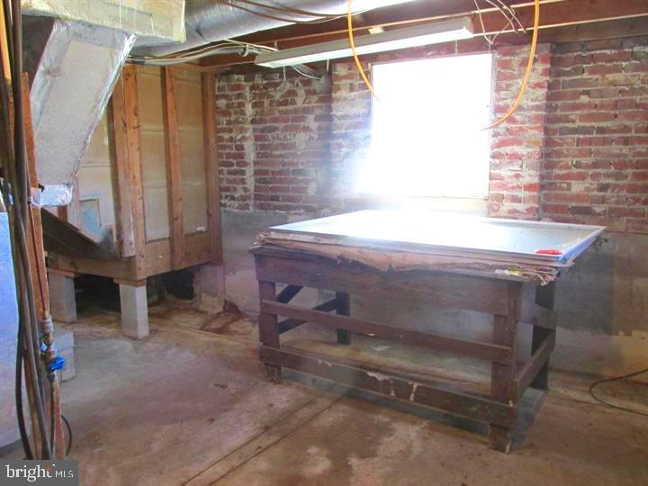 EAST CAMBRIDGE - Commercial Sale