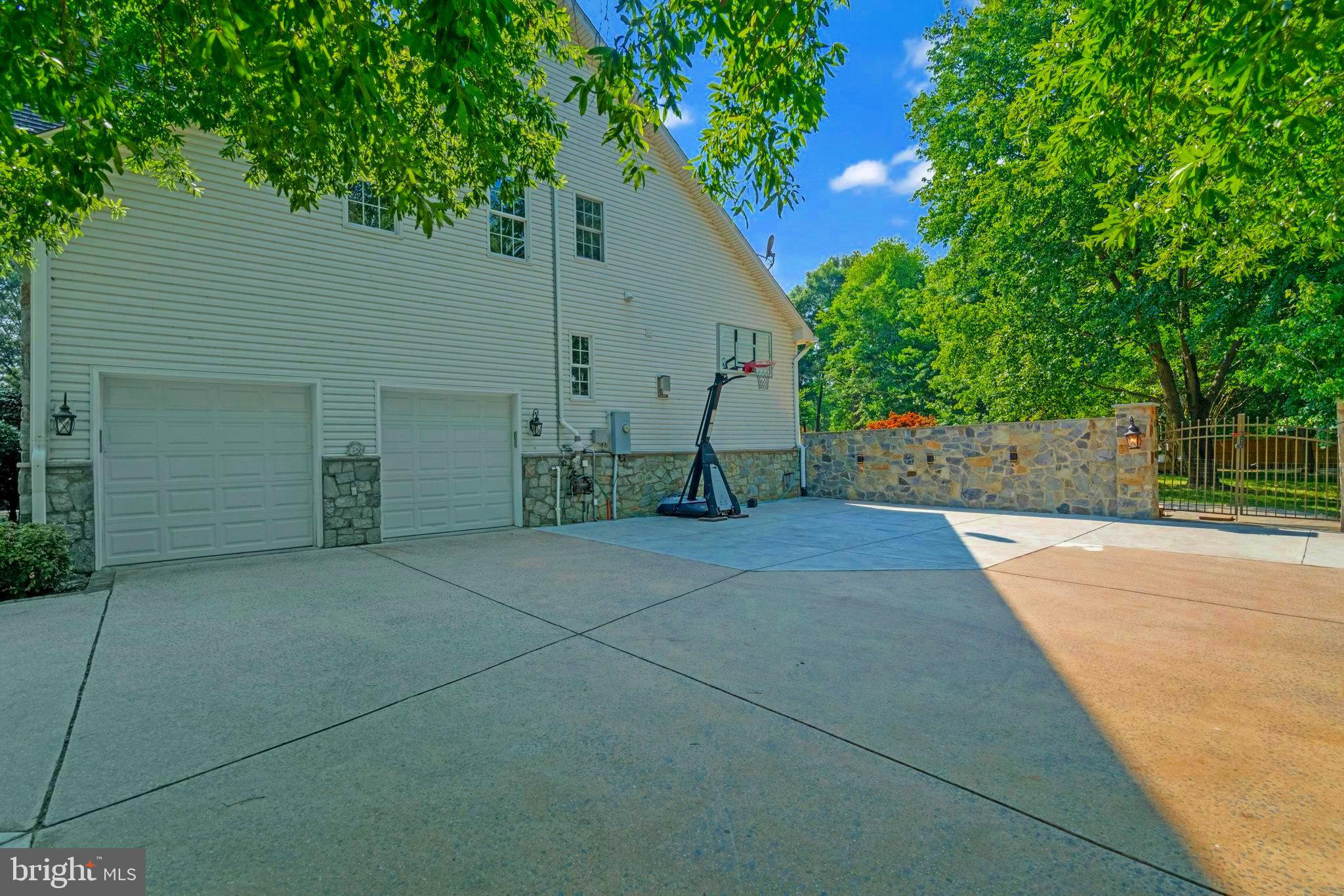 HYBLA VALLEY FARMS - Residential