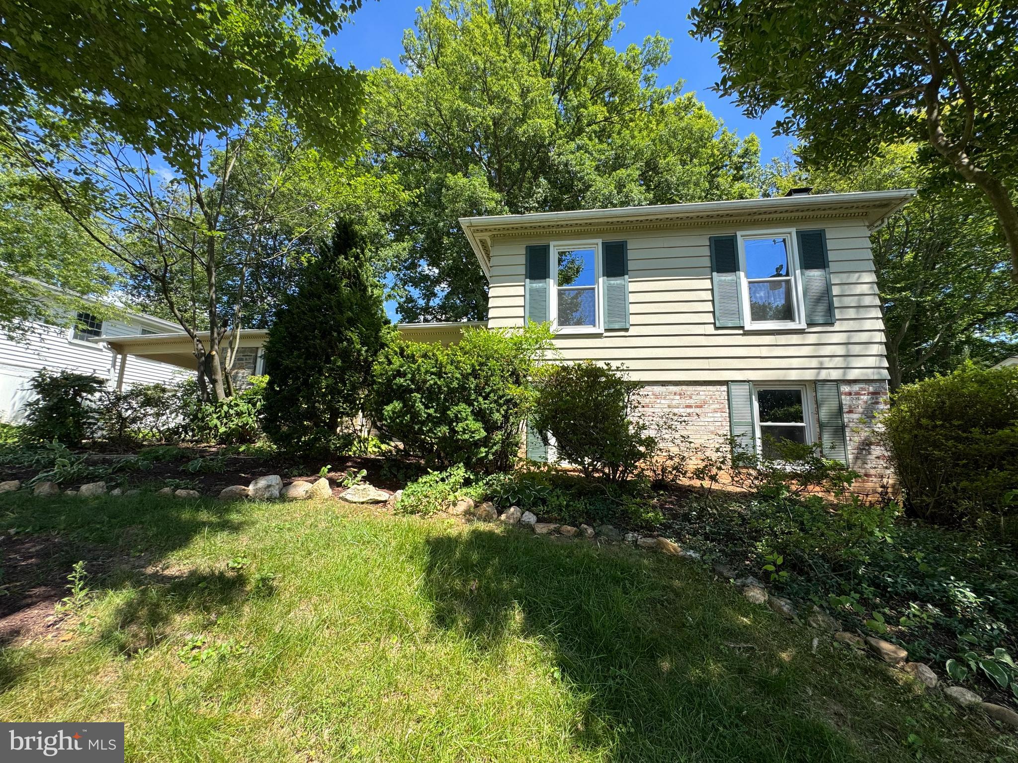 MANOR WOODS - Residential