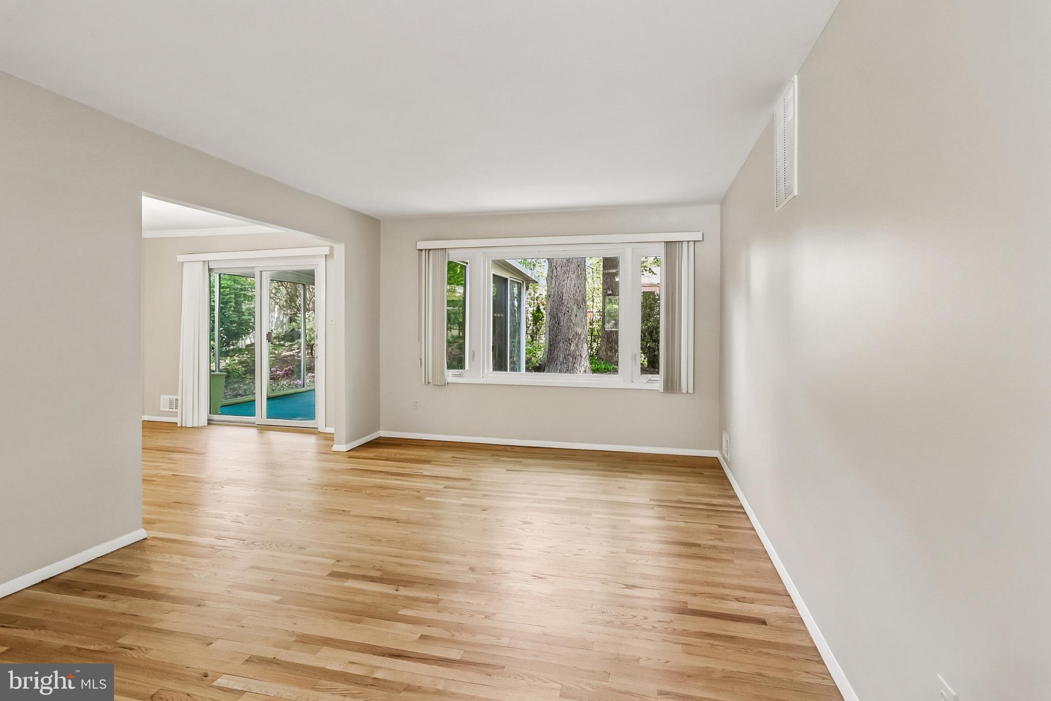 MANOR WOODS - Residential