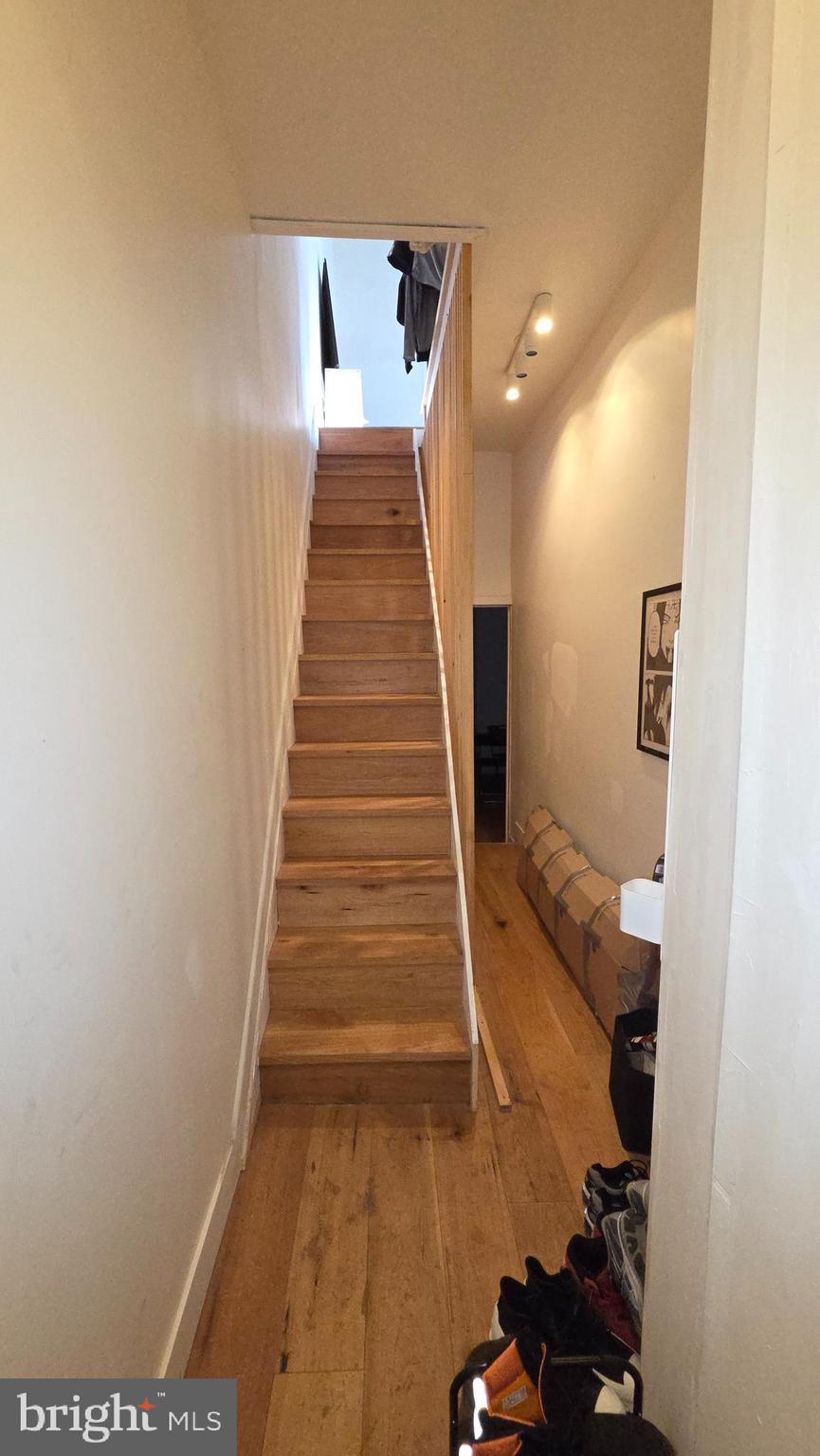 EAST KENSINGTON - Commercial Sale