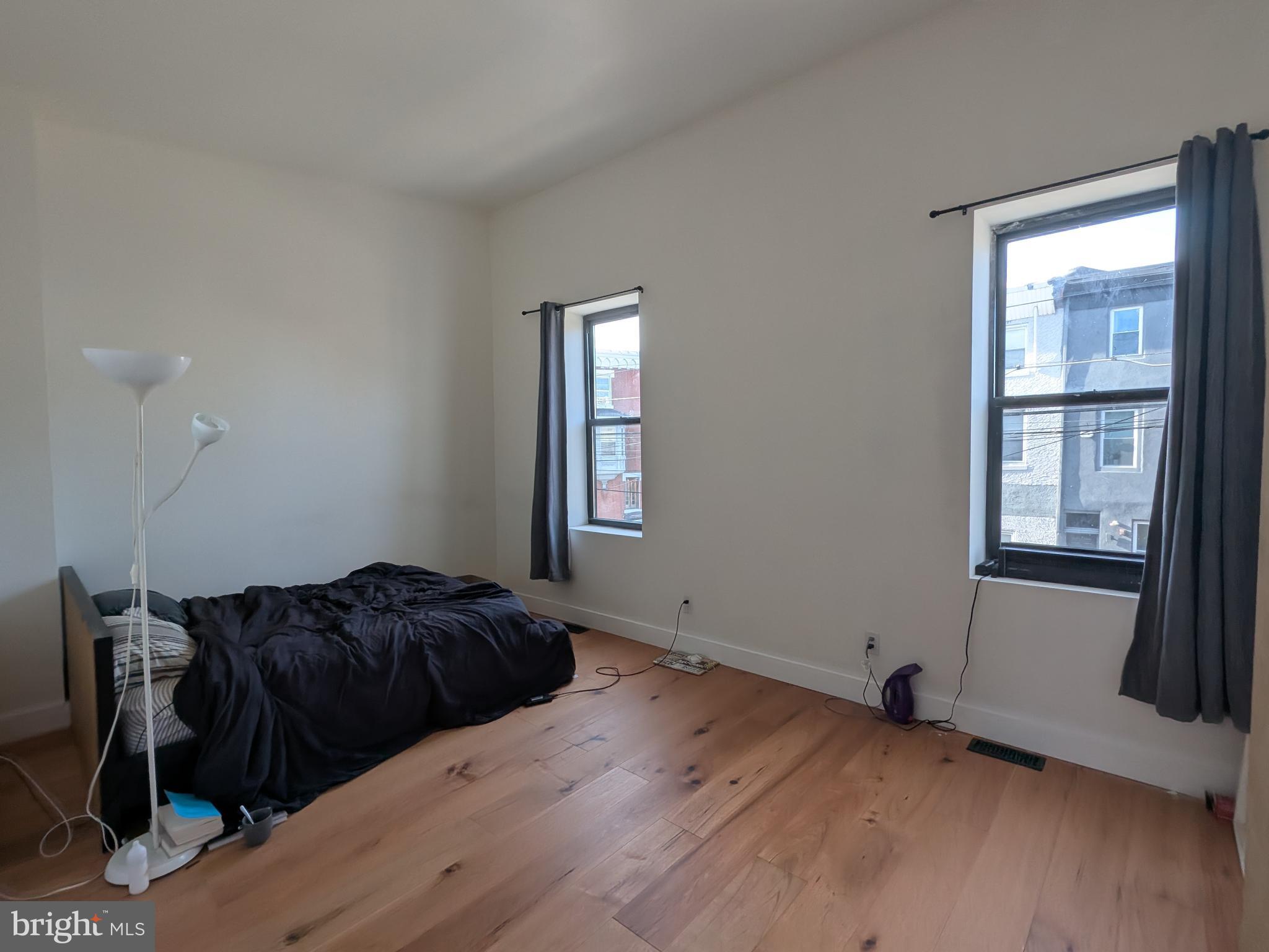 EAST KENSINGTON - Commercial Sale