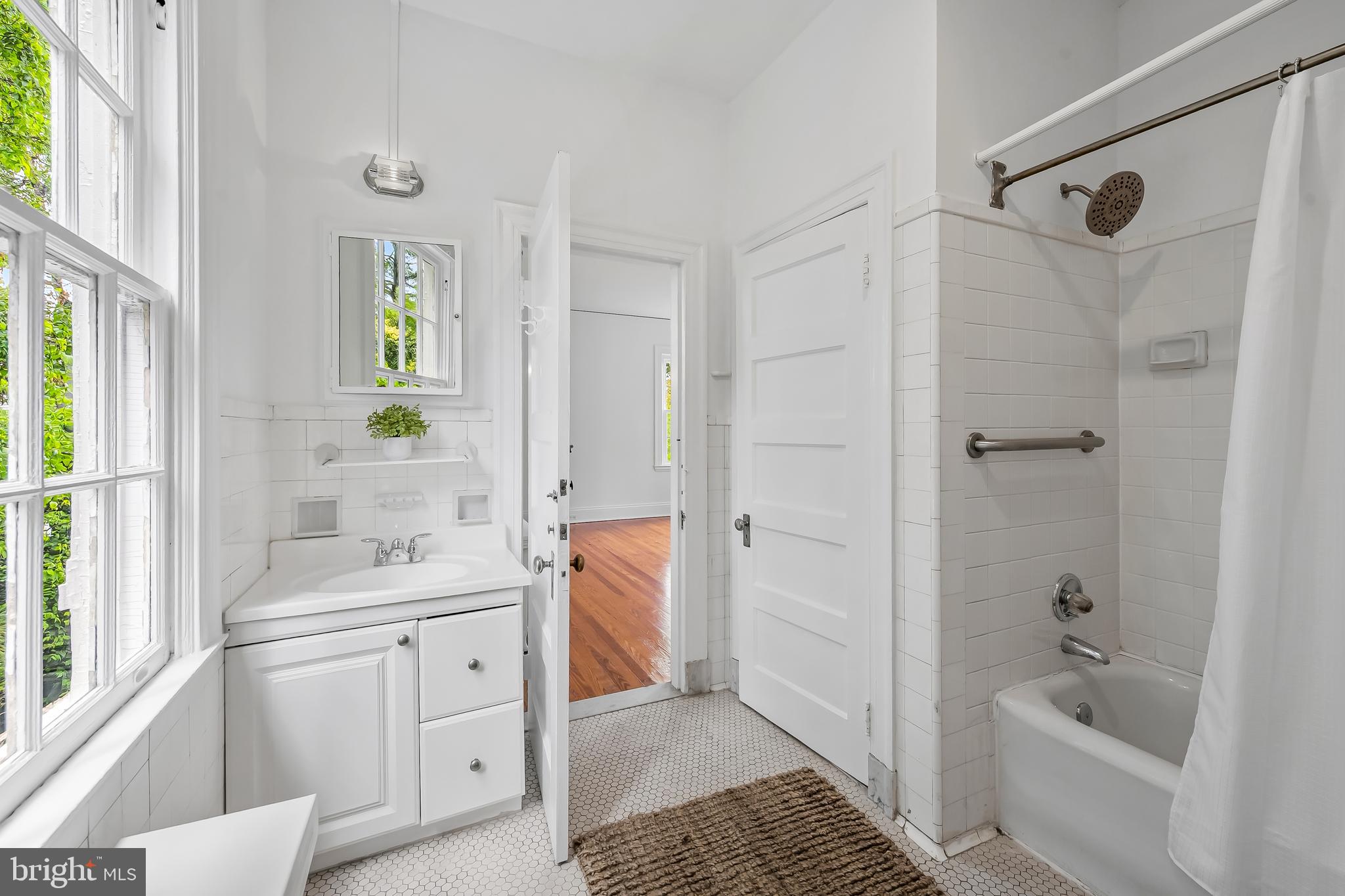 ROLAND PARK - Residential