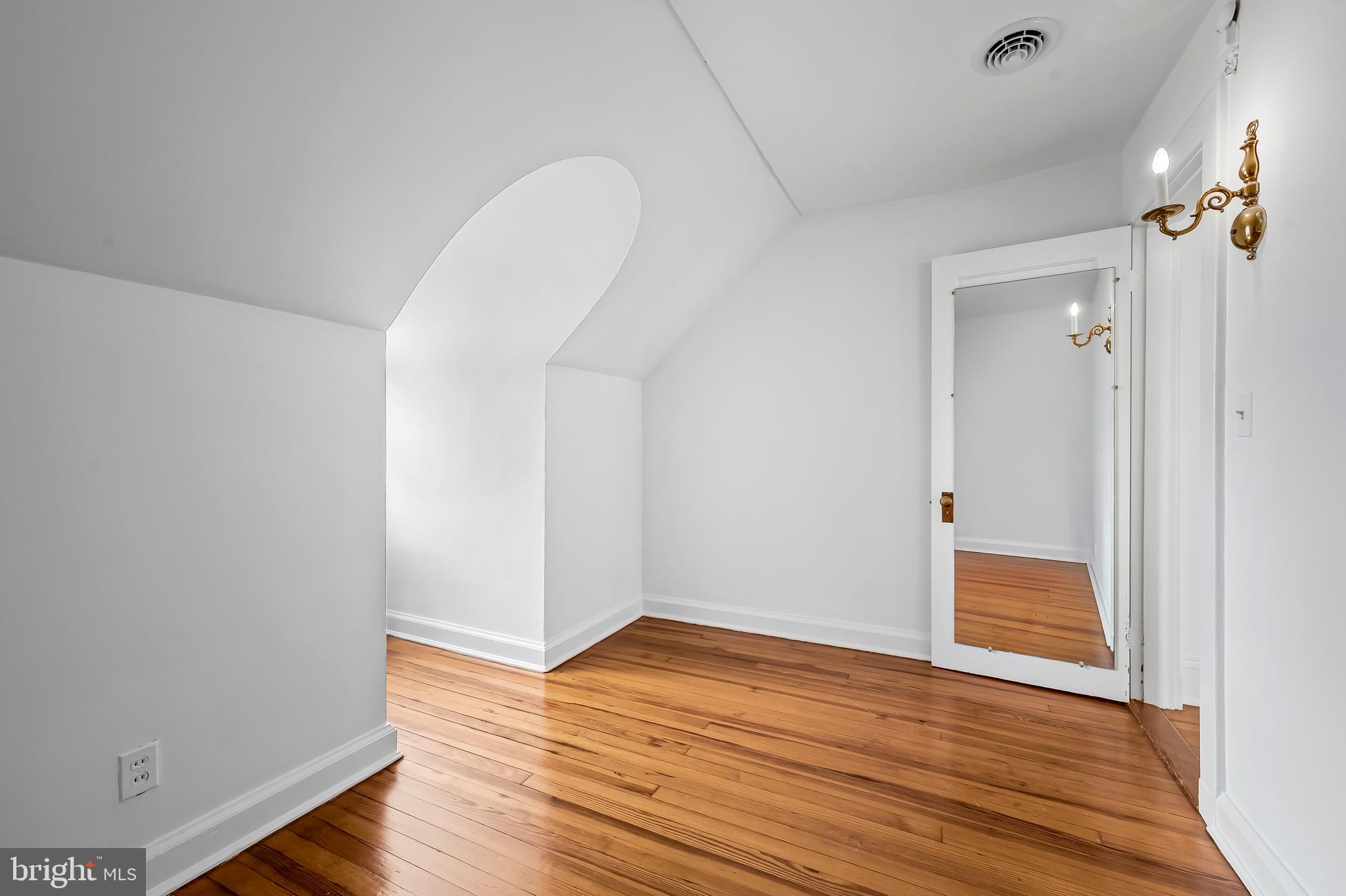 ROLAND PARK - Residential
