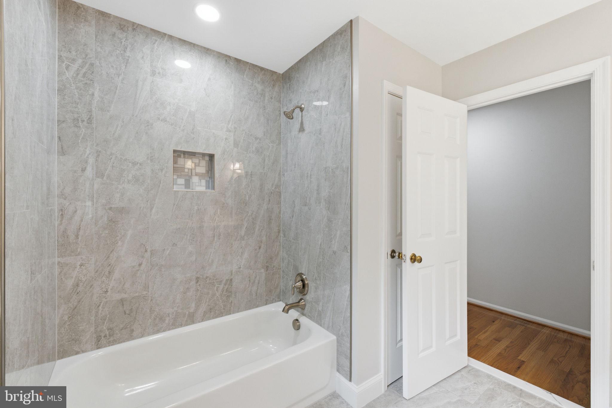 HAMILTON ACRES - Residential