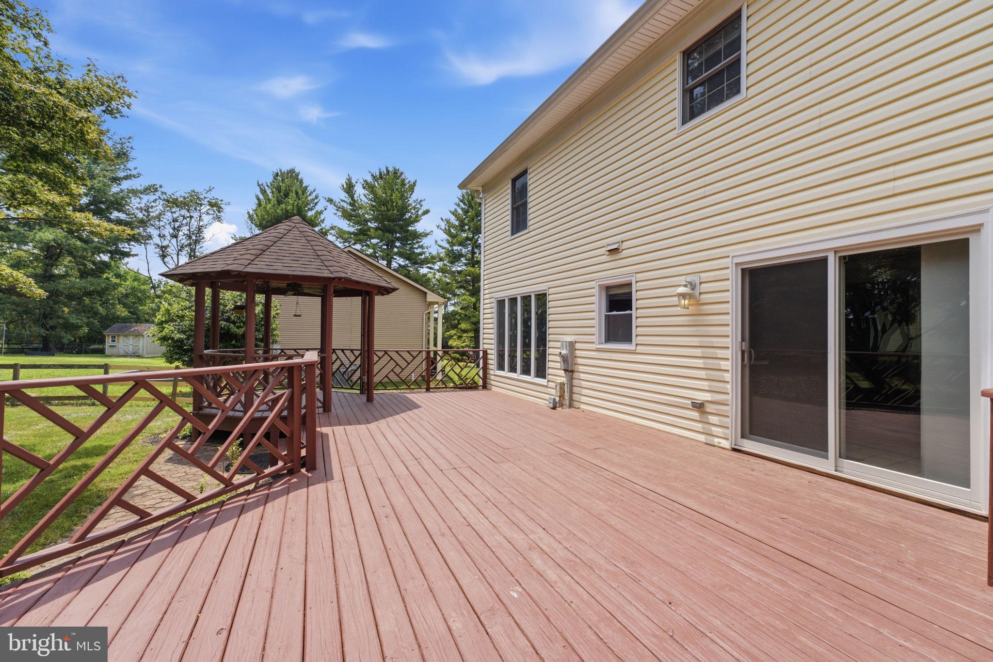 HAMILTON ACRES - Residential