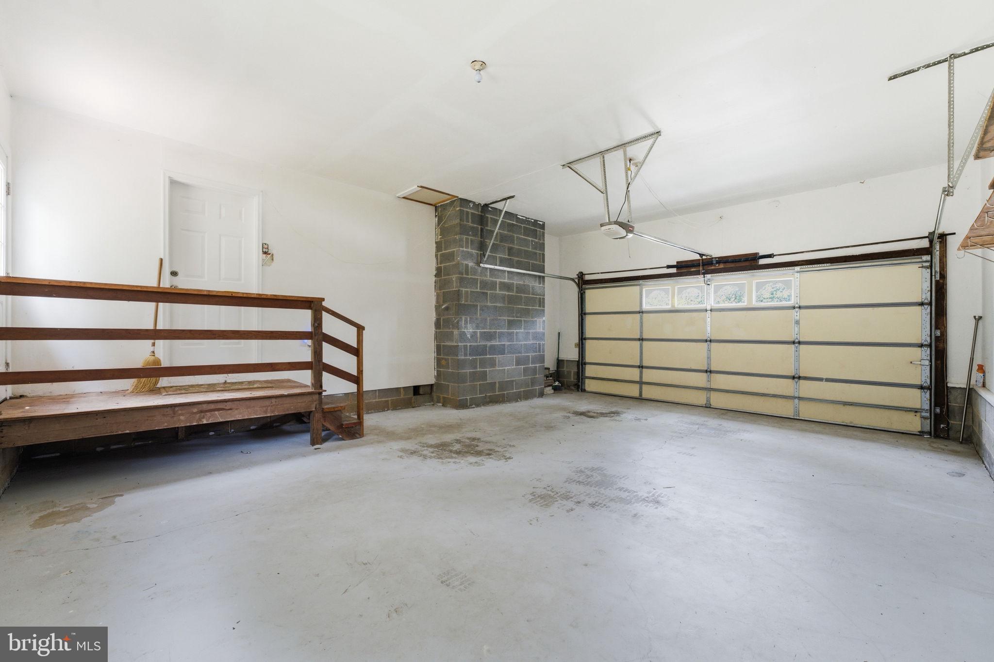 HAMILTON ACRES - Residential