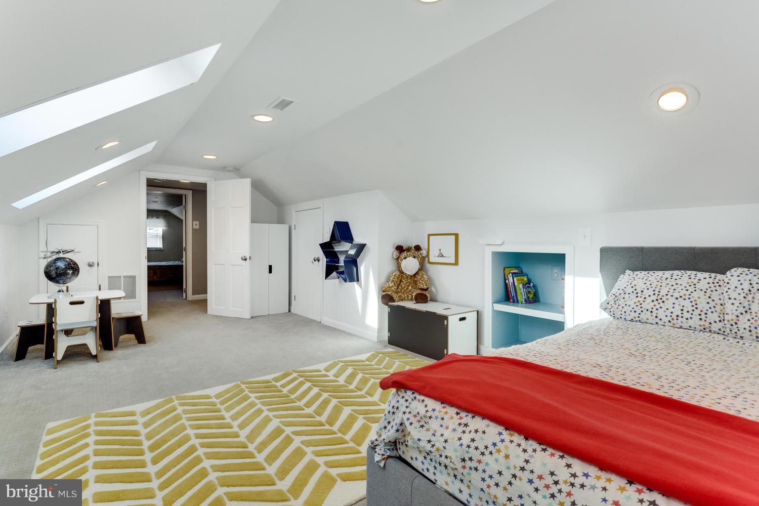 SLEEPY HOLLOW MANOR - Residential