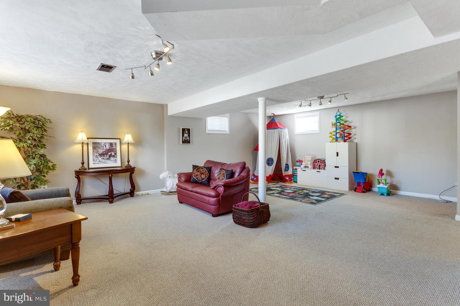 SLEEPY HOLLOW MANOR - Residential