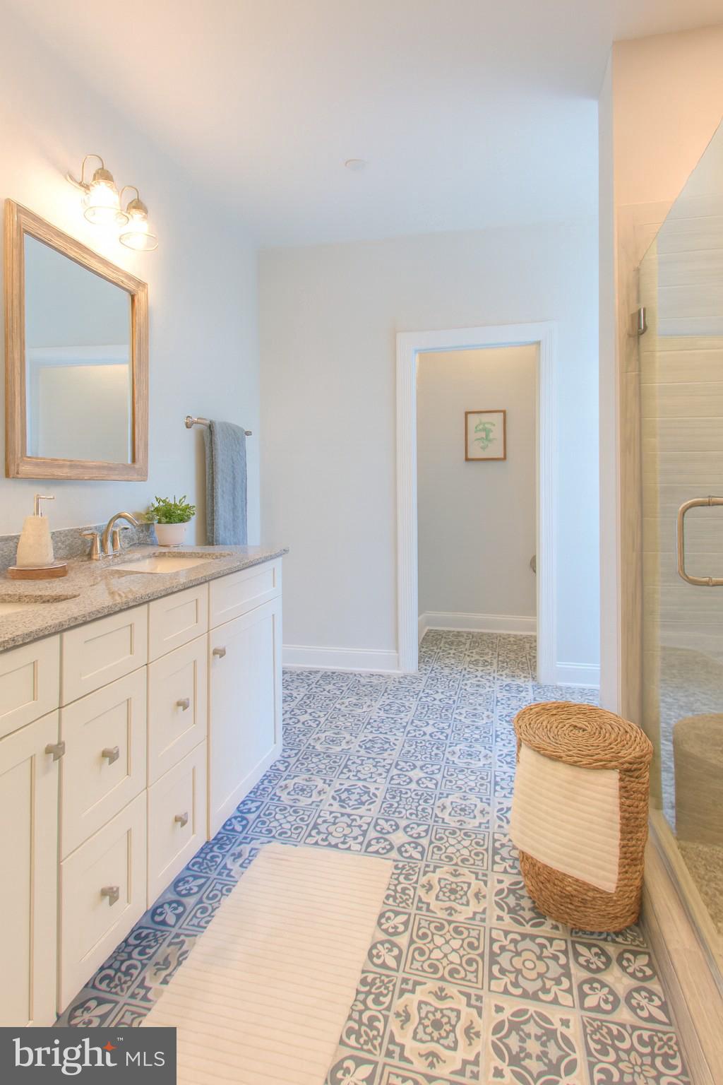 QUEEN ANNE COLONY - Residential