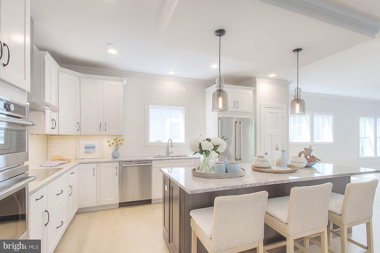 QUEEN ANNE COLONY - Residential