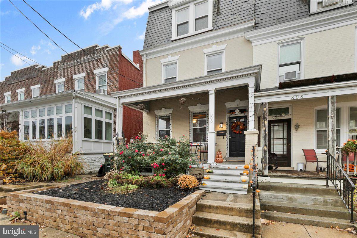 If you're looking for a downtown semi detached home with off street parking - look no further. This beautifully maintained semi detached home on the 800 Block of North Plum Street is loaded with amenities you'll appreciate. Amenities like; hardwood floors, an open and airy kitchen (perfect for the host with the most), First floor laundry, a large walk-in master closet, and a detached garage. Schedule a showing today!