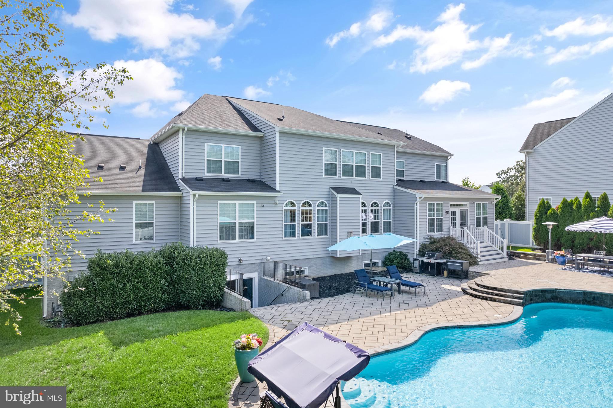 RIVER POINTE - Residential