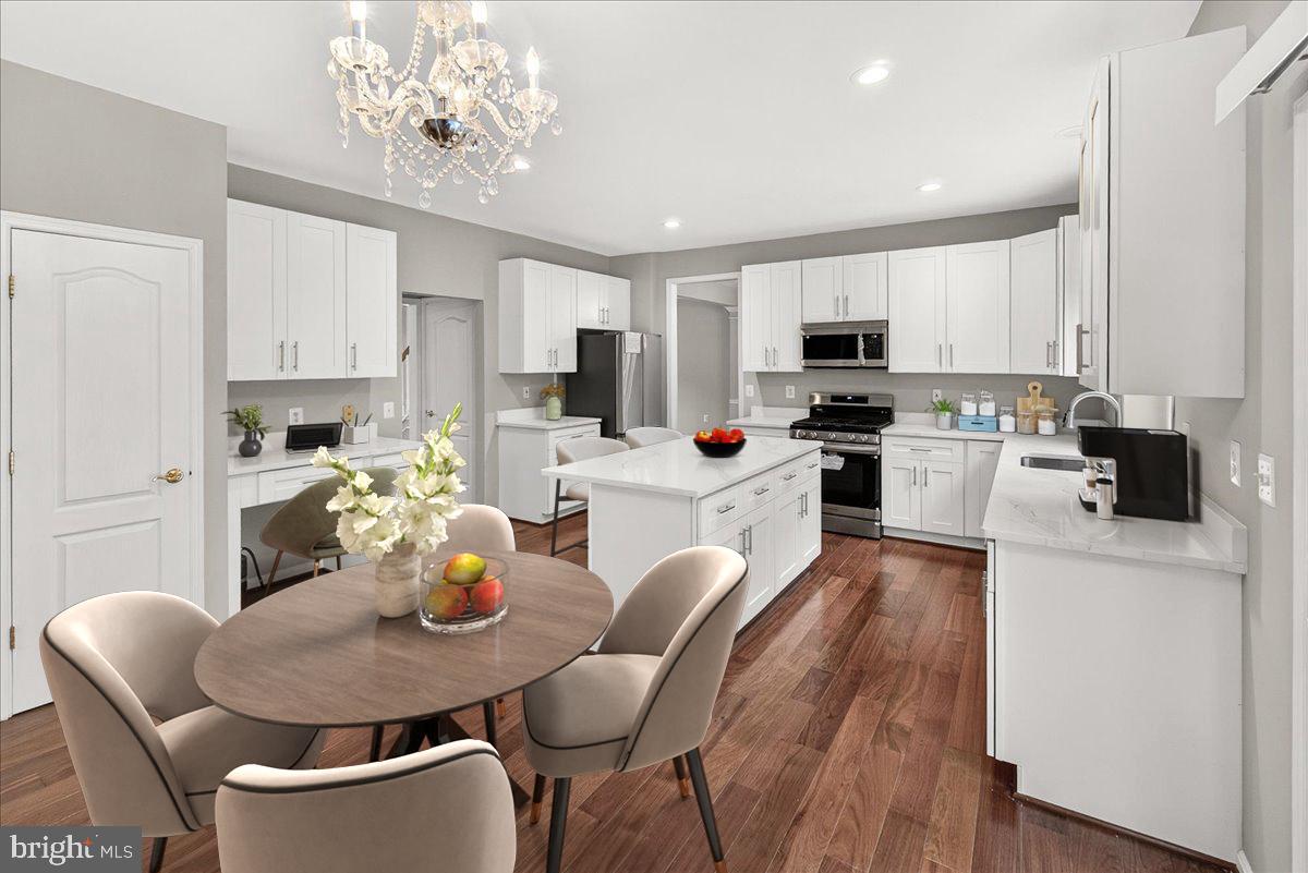 FONT HILL MANOR - Residential
