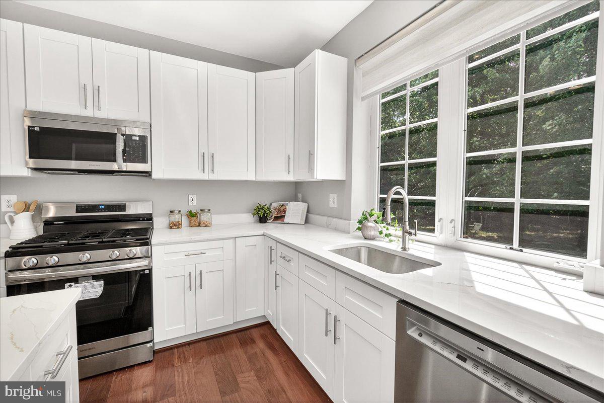 FONT HILL MANOR - Residential