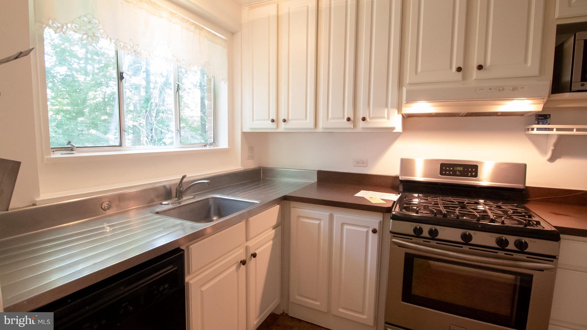PARKSIDE CONDOMINIUMS - Residential Lease