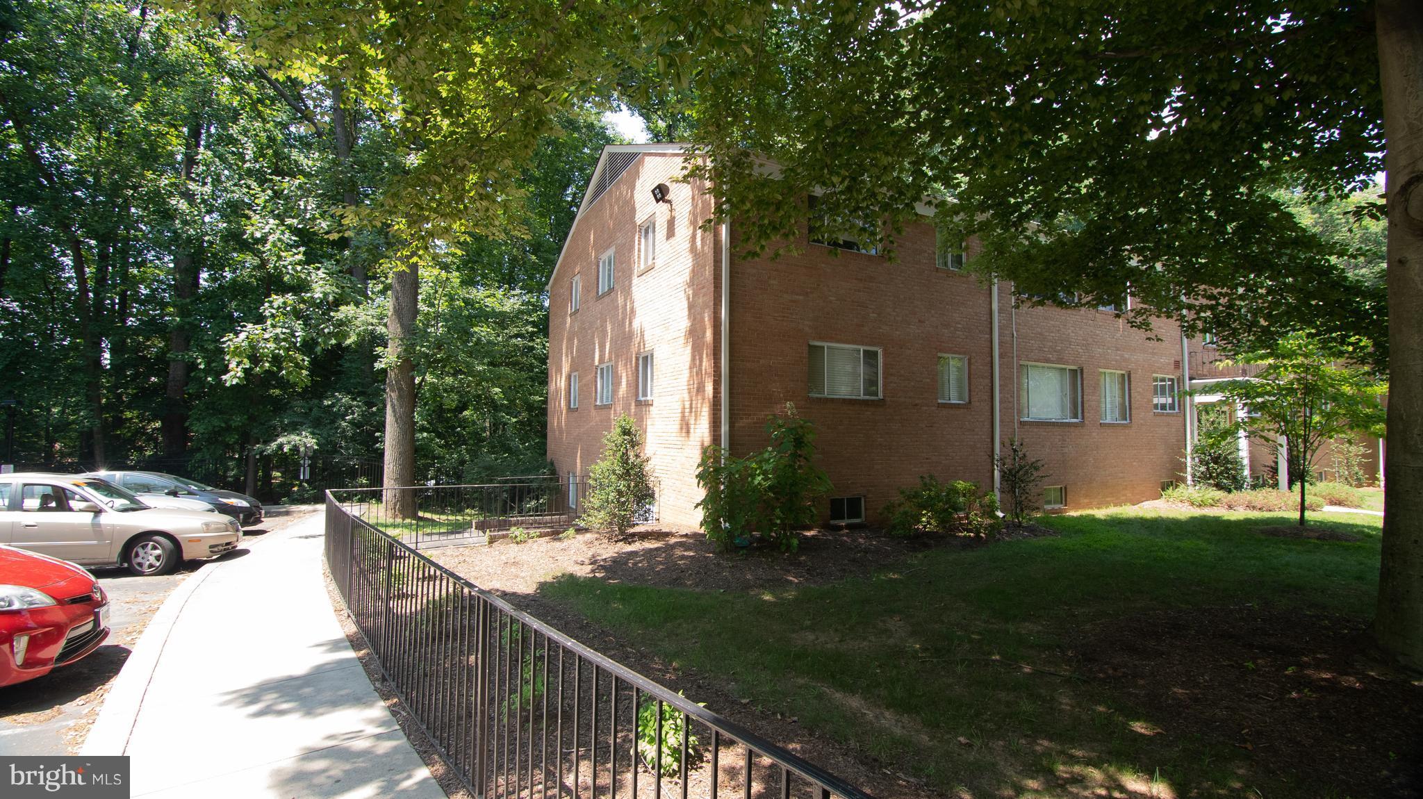 PARKSIDE CONDOMINIUMS - Residential Lease