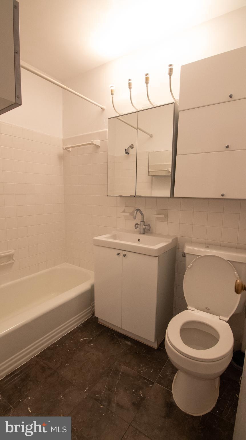 PARKSIDE CONDOMINIUMS - Residential Lease