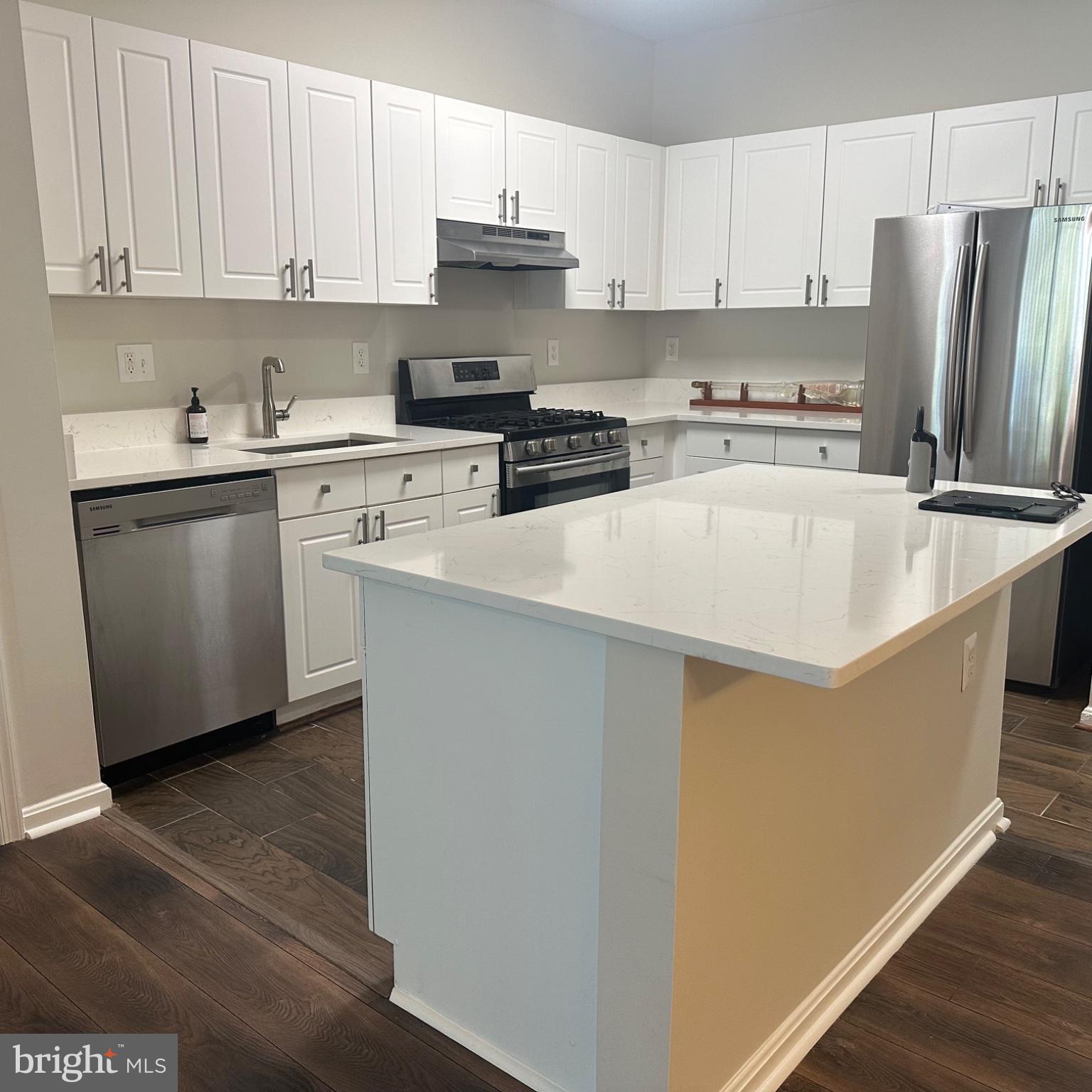 FAIRFAX RIDGE - Residential