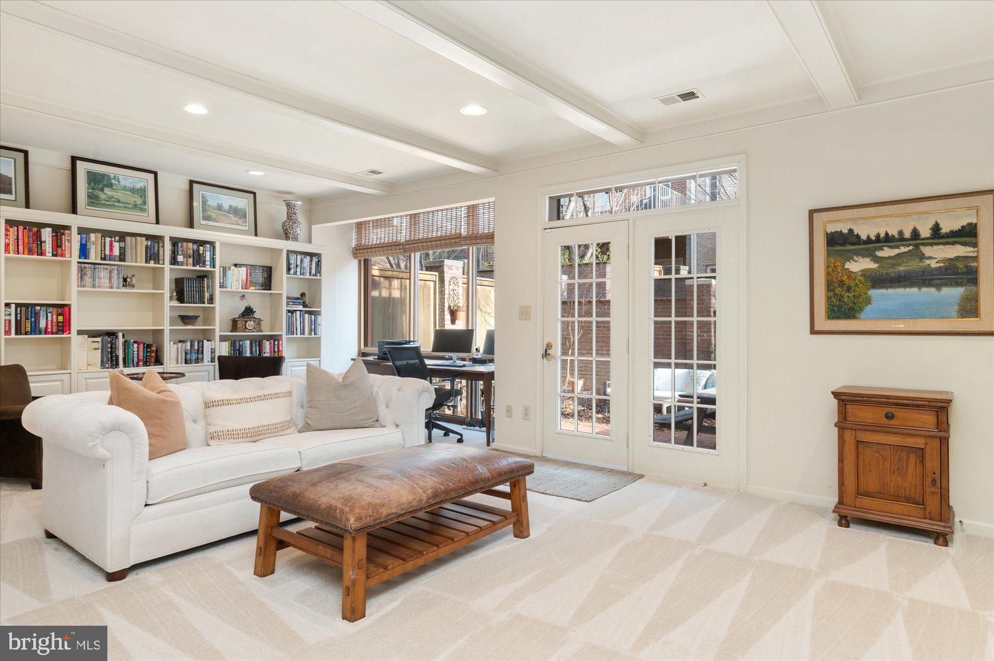 RIVER HILL - Residential