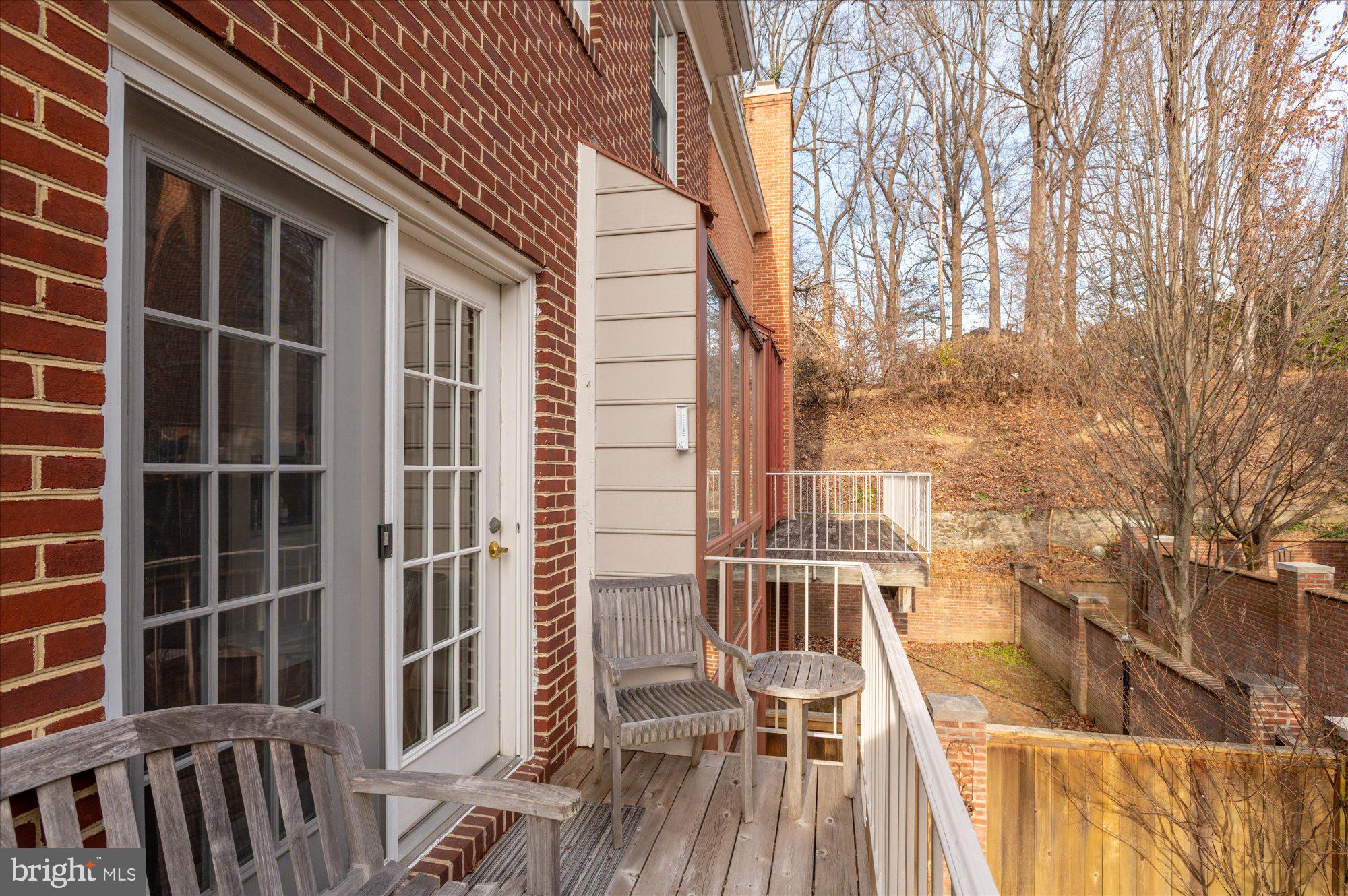 RIVER HILL - Residential