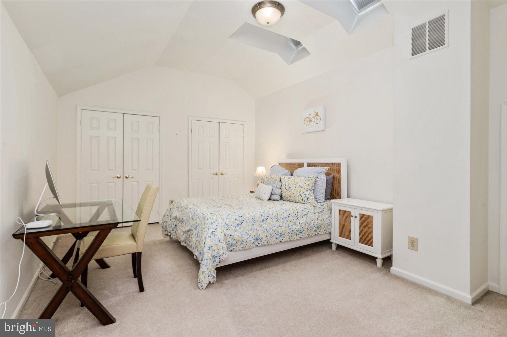 RIVER HILL - Residential