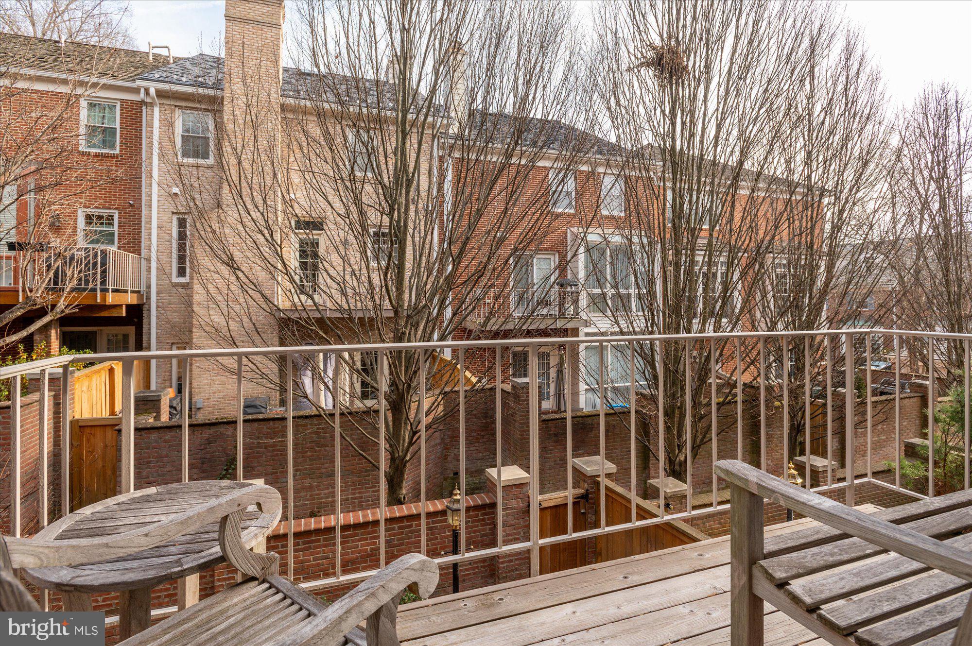 RIVER HILL - Residential