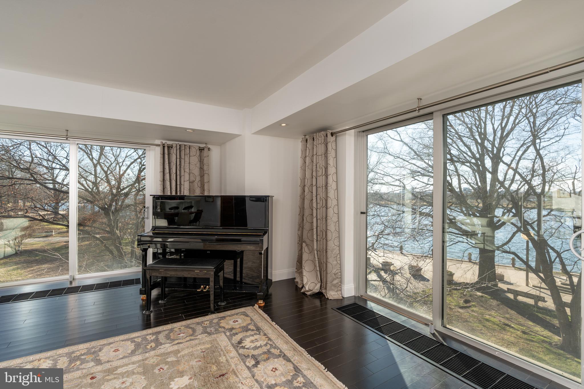SW WATERFRONT - Residential