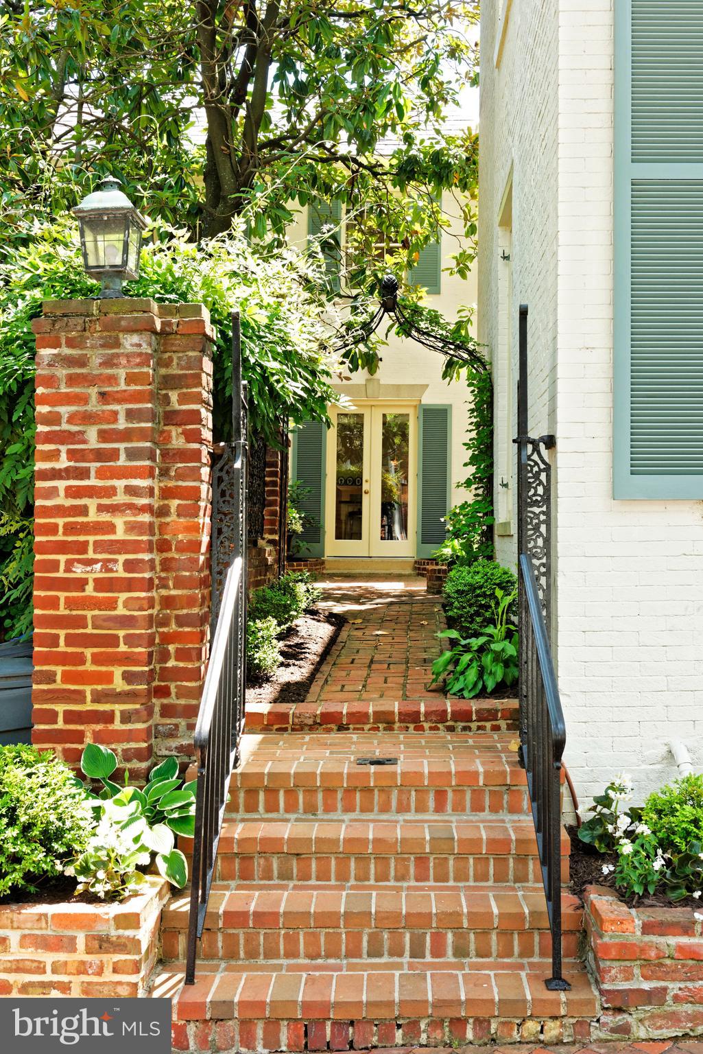 OLD TOWN ALEXANDRIA - Residential