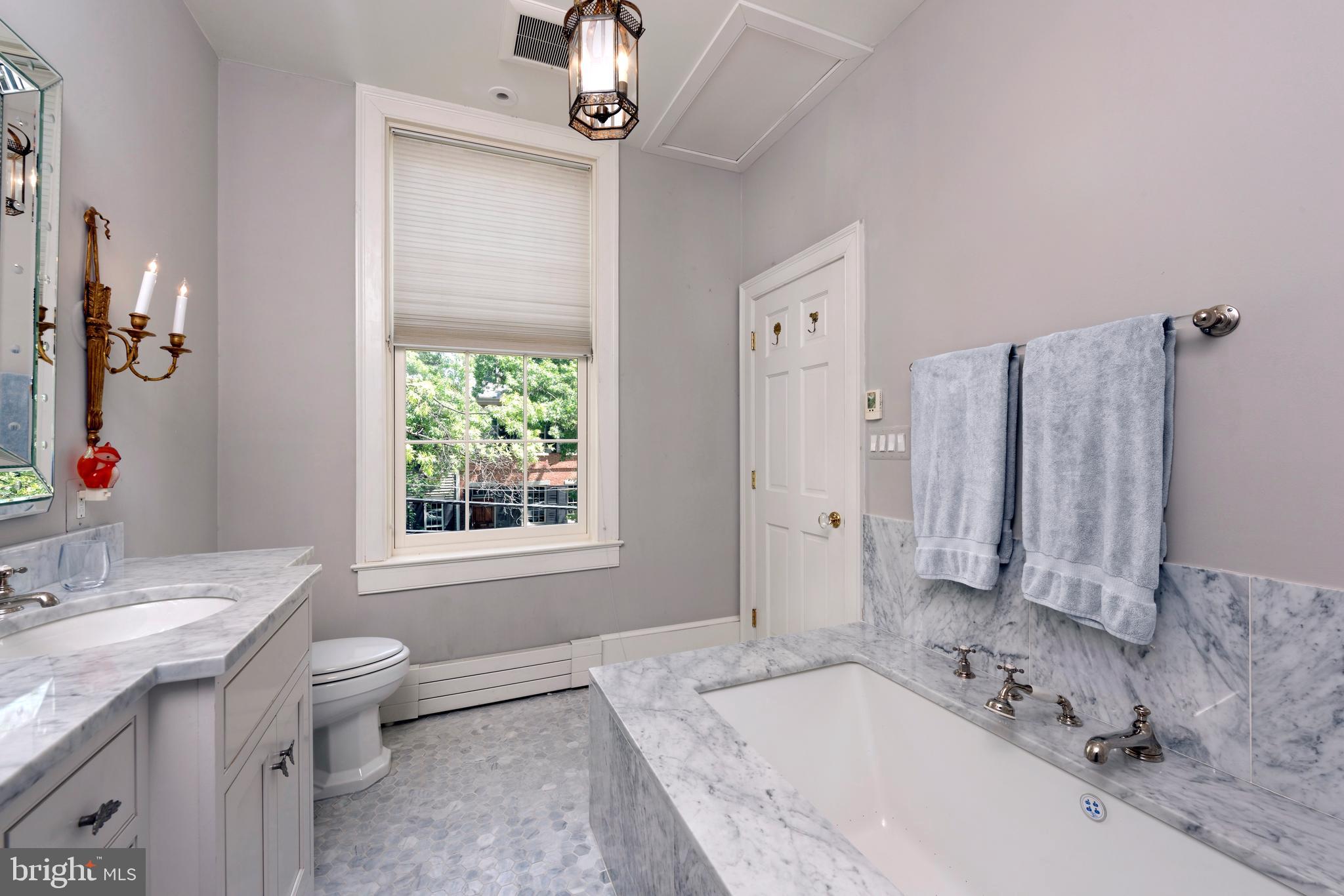 OLD TOWN ALEXANDRIA - Residential