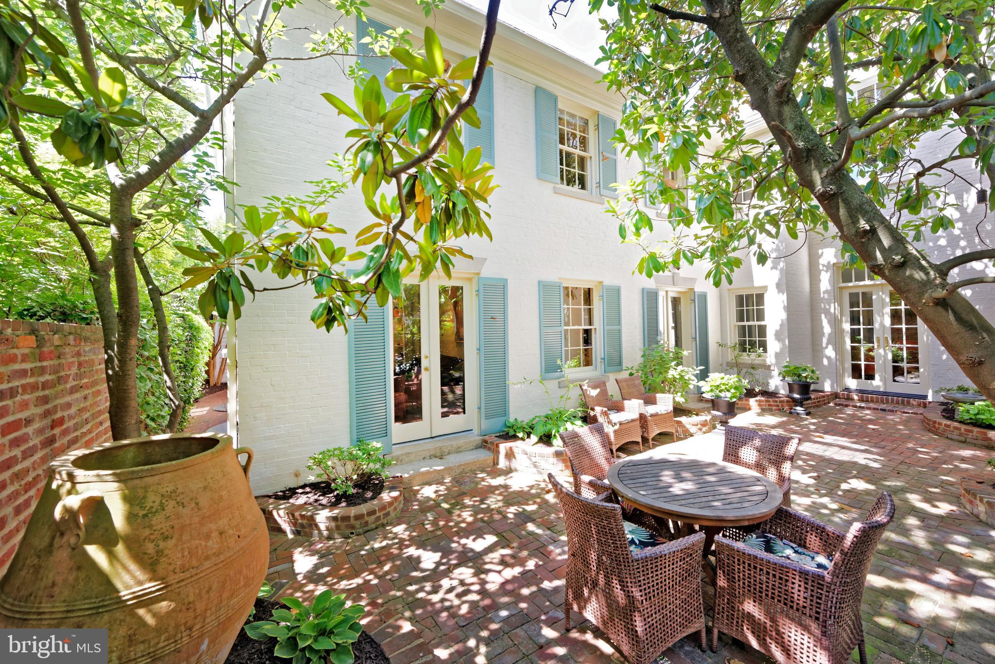 OLD TOWN ALEXANDRIA - Residential